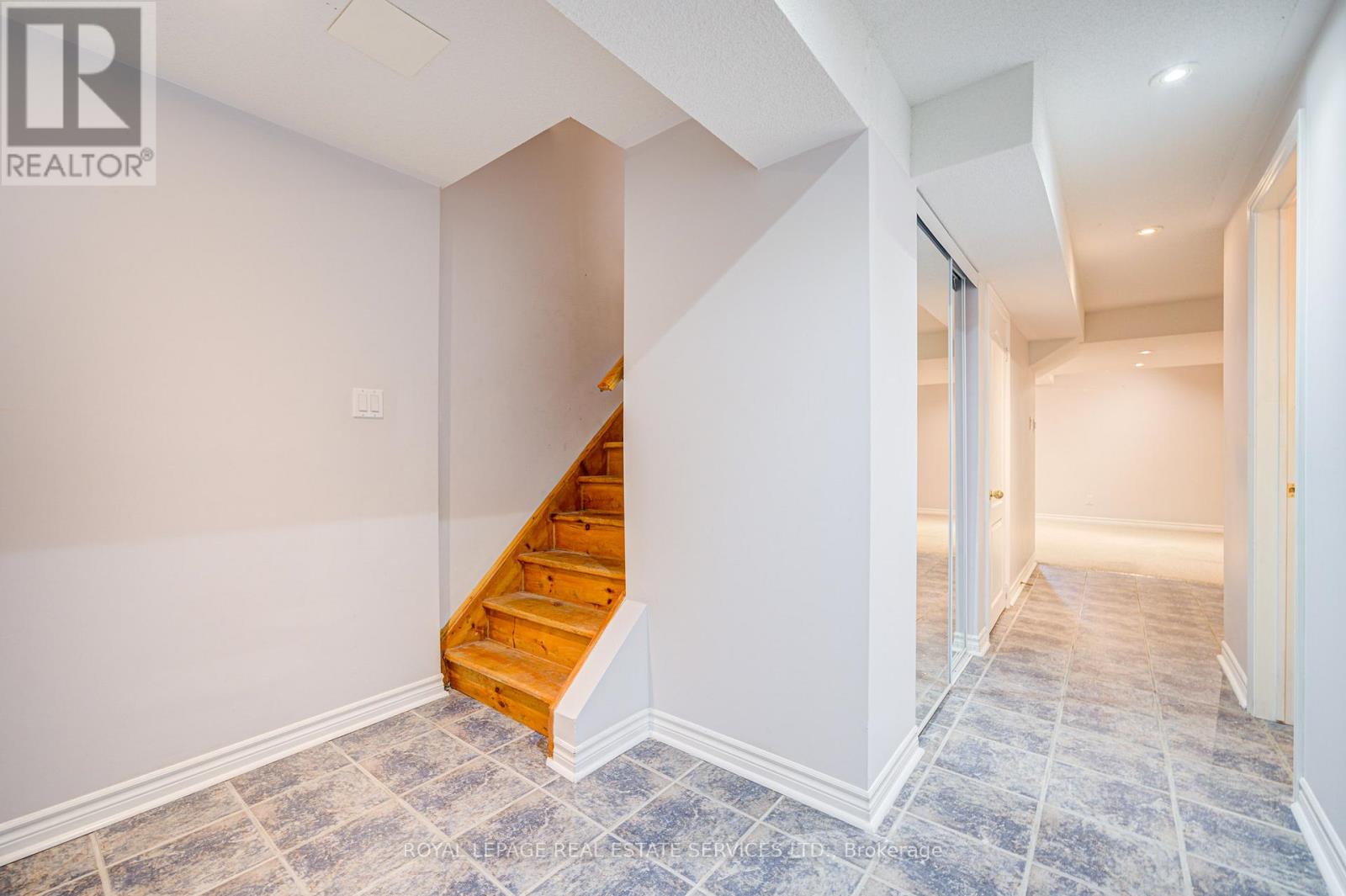 2399 Westoak Trails Boulevard, Oakville, Ontario  L6M 3X6 - Photo 19 - W12207171