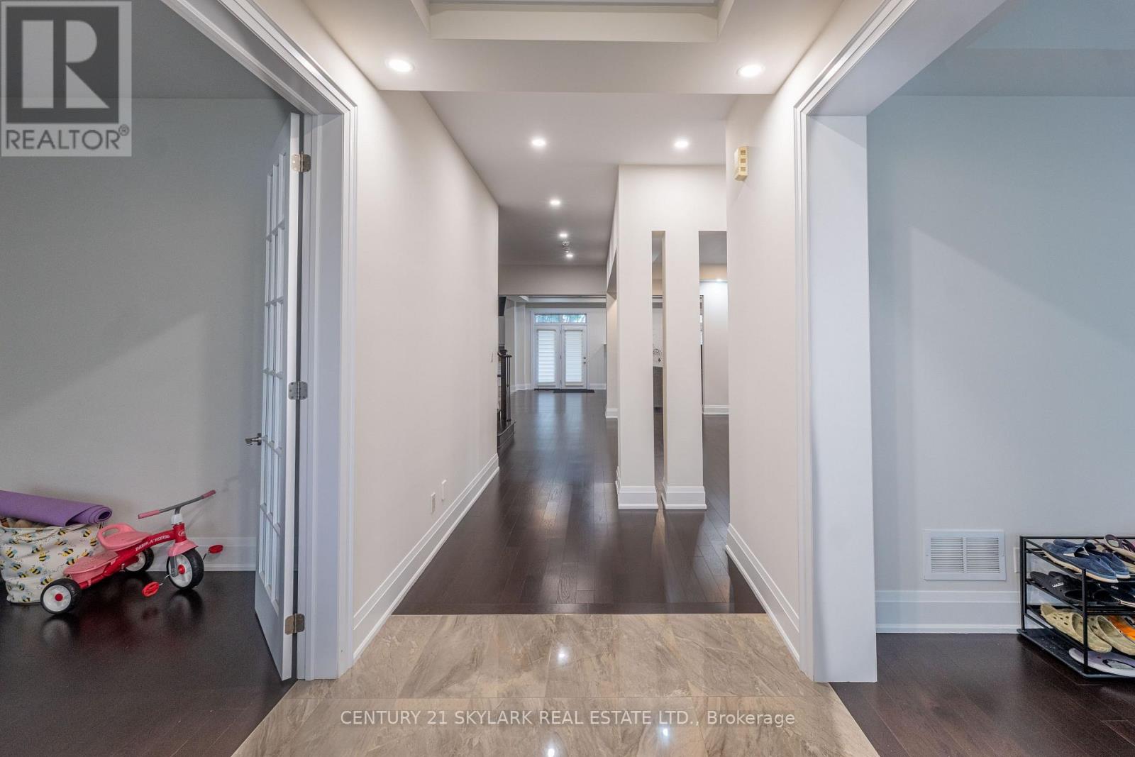 8 Natural Terrace, Brampton (Credit Valley), Ontario  L6Y 6A5 - Photo 4 - W12209755
