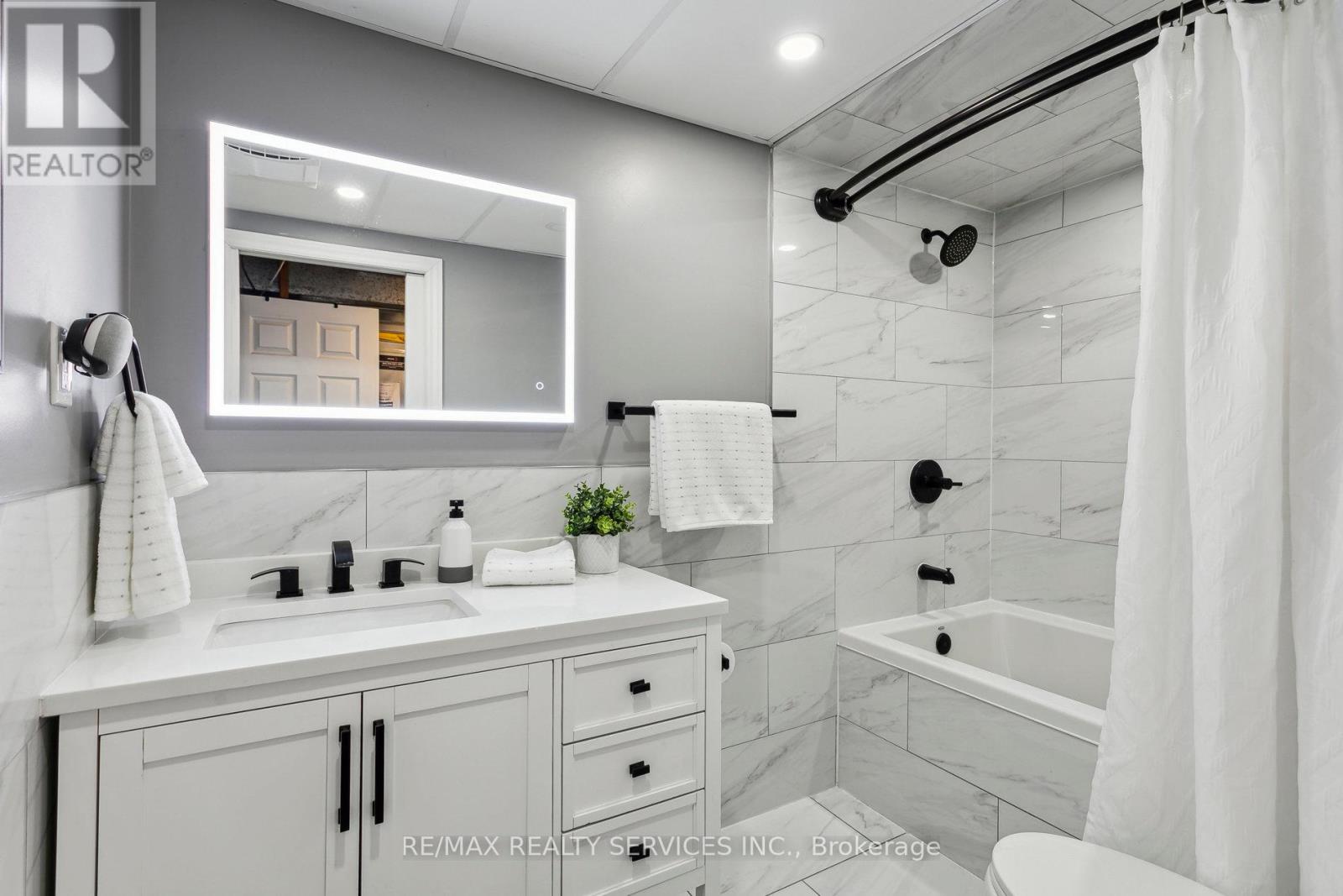 16 Groveland Court, Brampton (Northgate), Ontario  L6S 1L4 - Photo 23 - W12209850