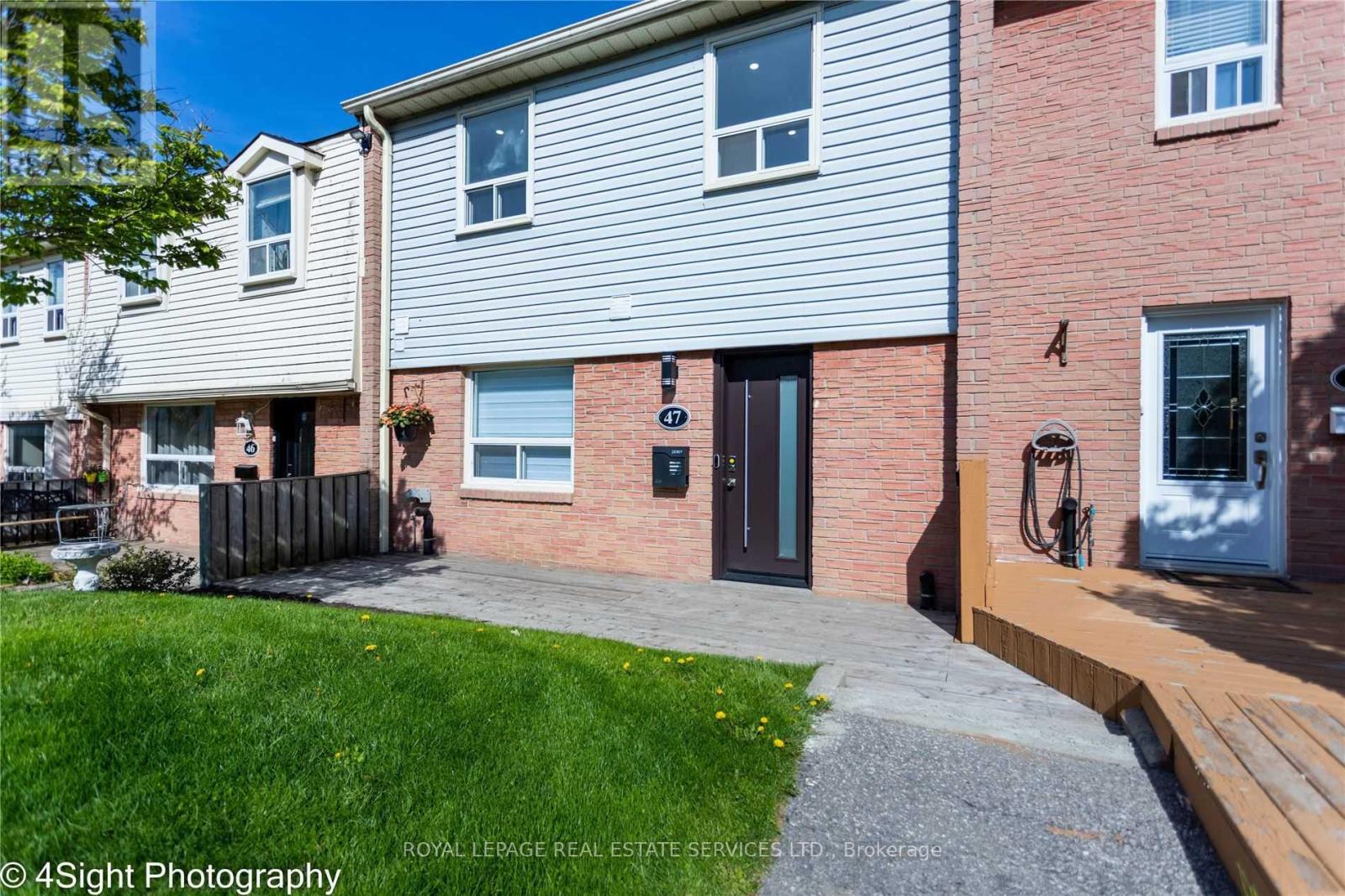 47 - 1055 Shawnmarr Road, Mississauga (Port Credit), Ontario  L5H 3V2 - Photo 1 - W12209866