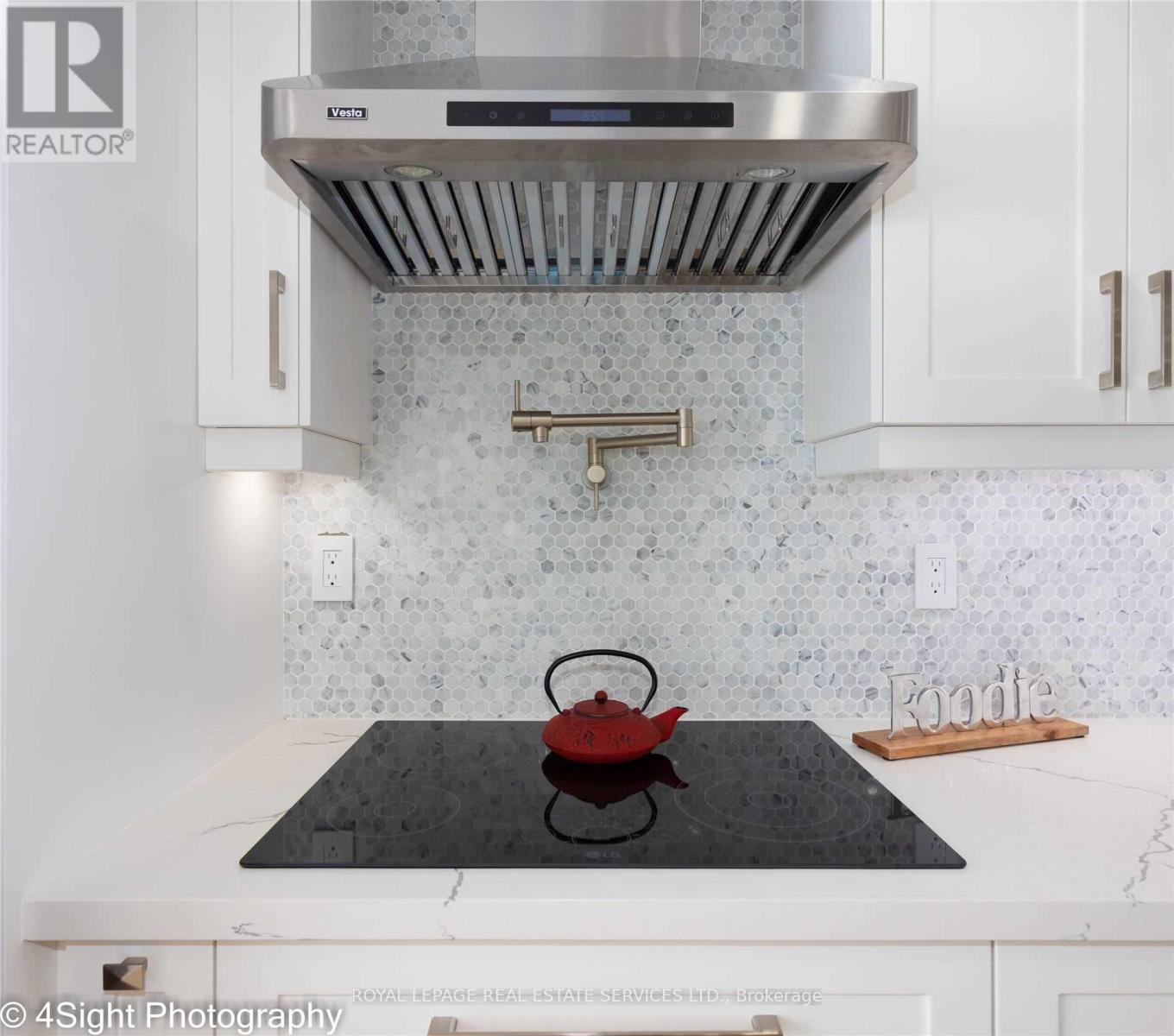 47 - 1055 Shawnmarr Road, Mississauga (Port Credit), Ontario  L5H 3V2 - Photo 8 - W12209866