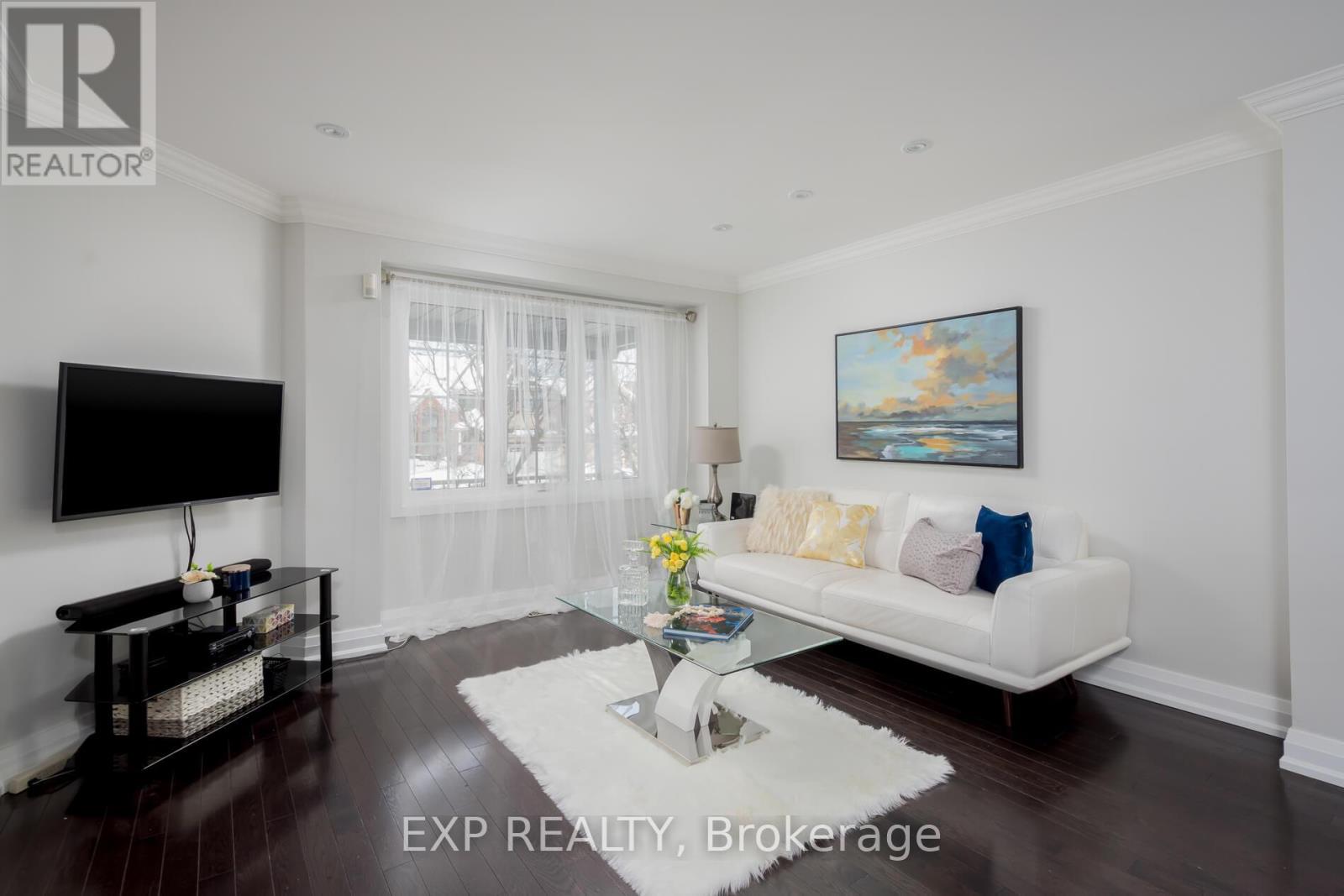 2906 Peacock Drive, Mississauga, Ontario  L5M 5S2 - Photo 10 - W12209869
