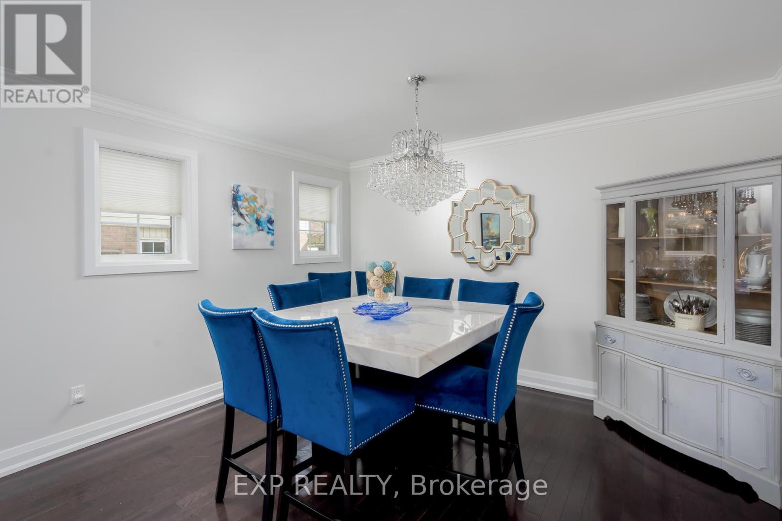 2906 Peacock Drive, Mississauga, Ontario  L5M 5S2 - Photo 12 - W12209869