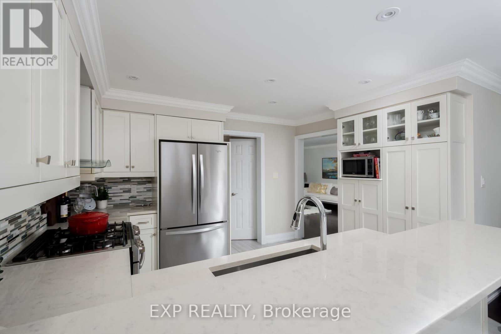 2906 Peacock Drive, Mississauga, Ontario  L5M 5S2 - Photo 16 - W12209869