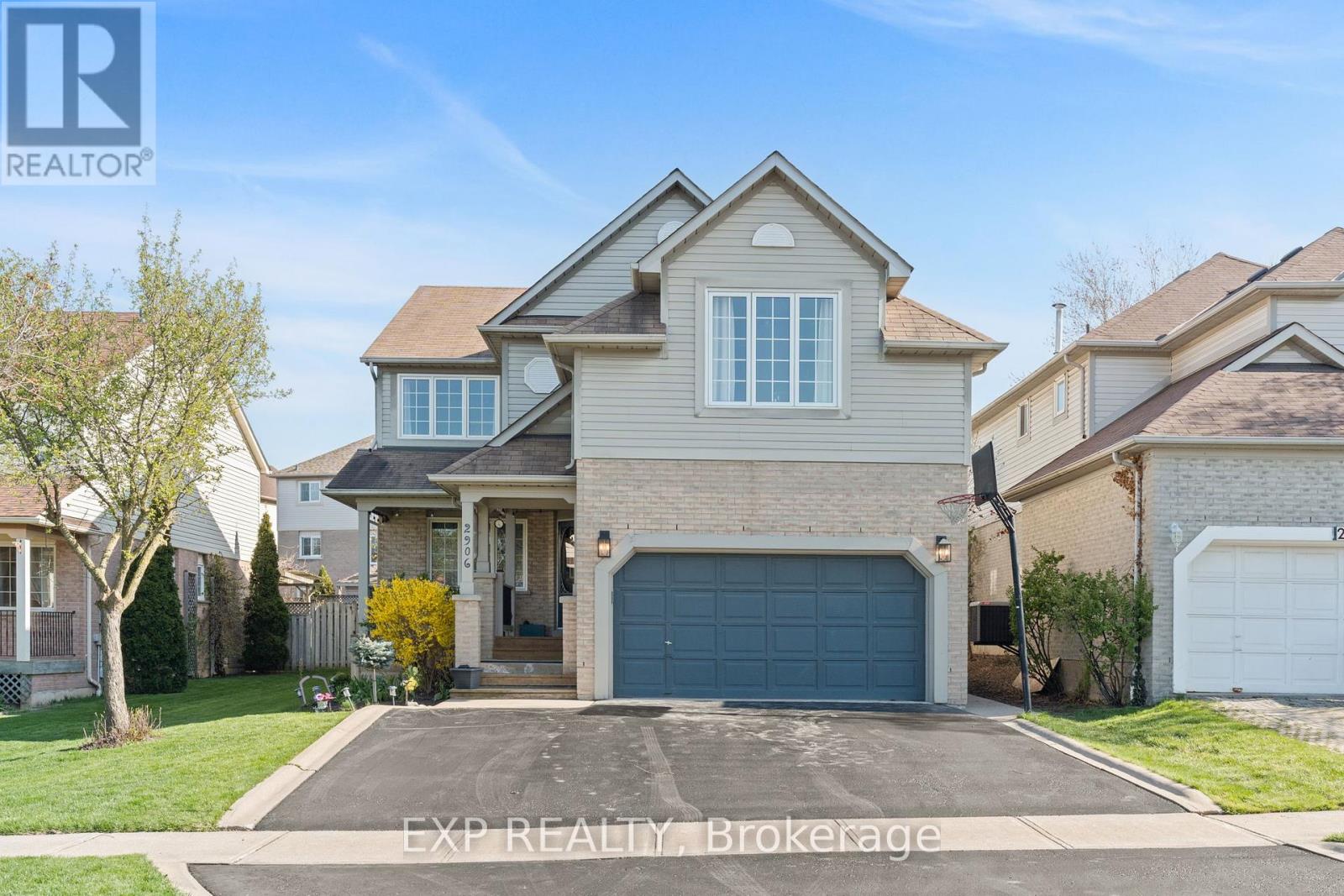 2906 Peacock Drive, Mississauga, Ontario  L5M 5S2 - Photo 3 - W12209869