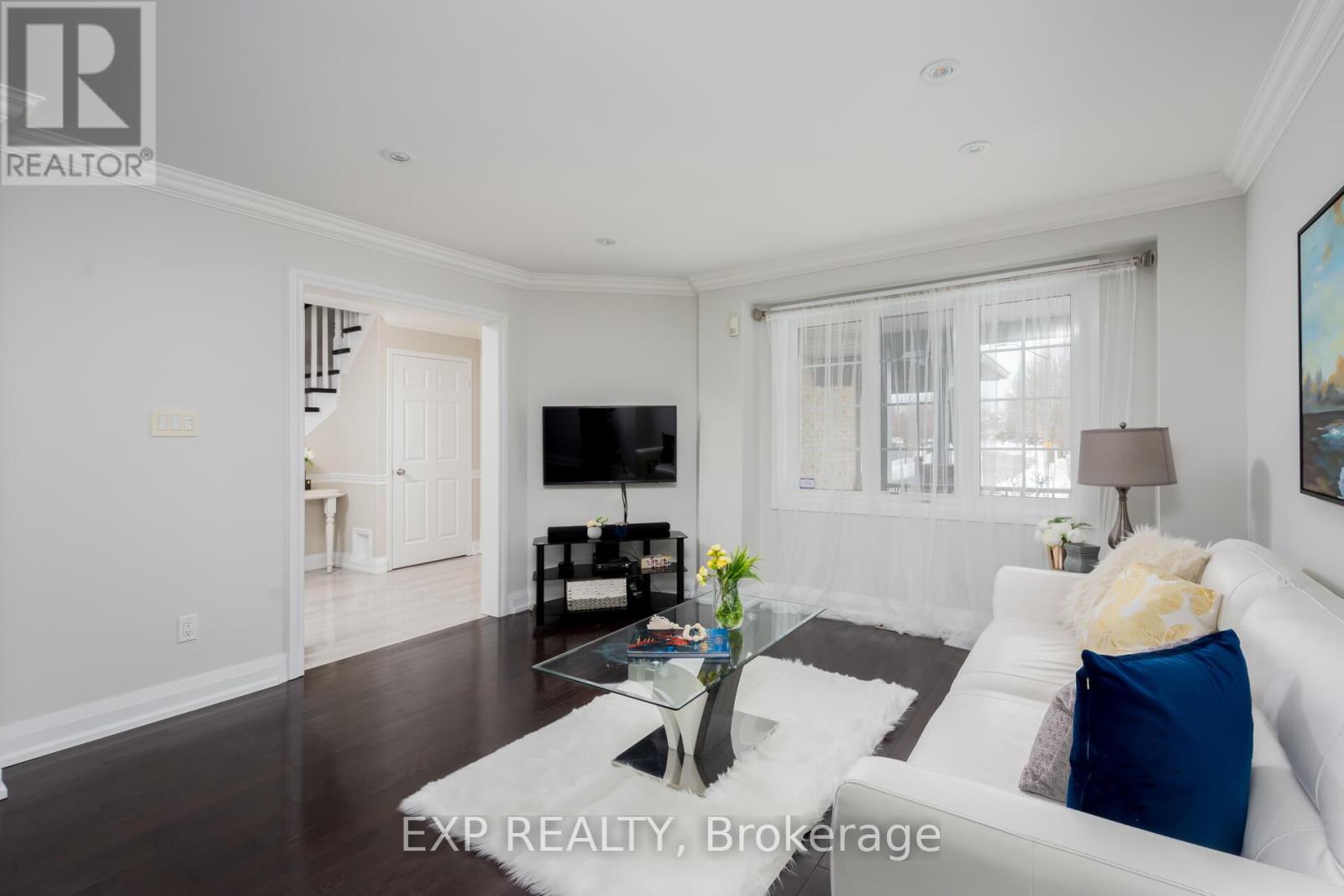 2906 Peacock Drive, Mississauga, Ontario  L5M 5S2 - Photo 9 - W12209869