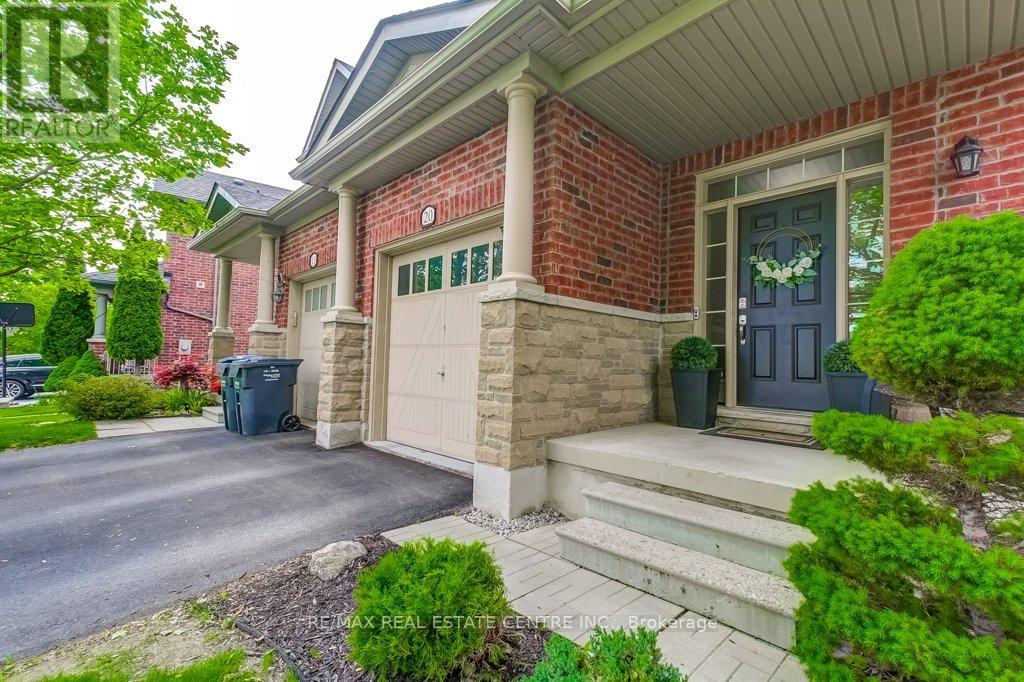 20 Benadir Avenue, Caledon, Ontario  L7C 3M8 - Photo 5 - W12209870