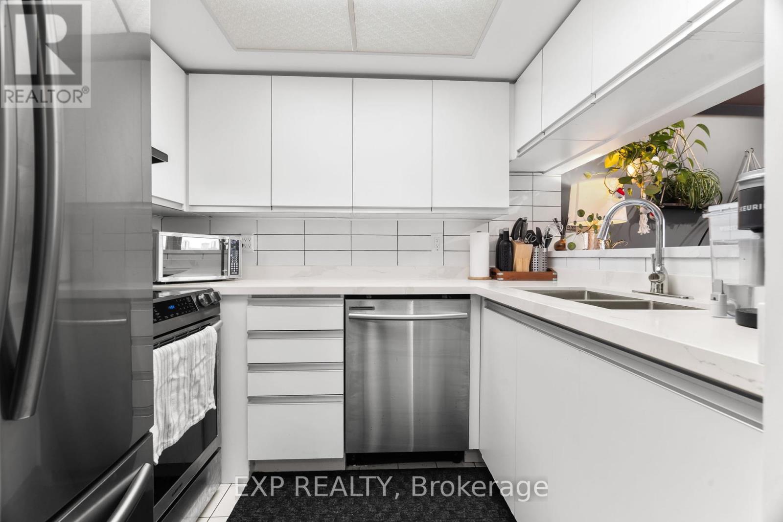 706 - 75 King Street E, Mississauga (Cooksville), Ontario  L5A 4G5 - Photo 8 - W12209892