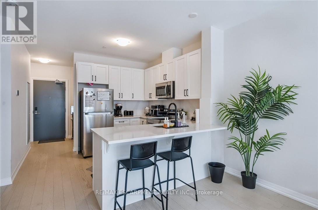 212 - 3265 Carding Mill Trail, Oakville, Ontario  L6M 5P7 - Photo 8 - W12209917