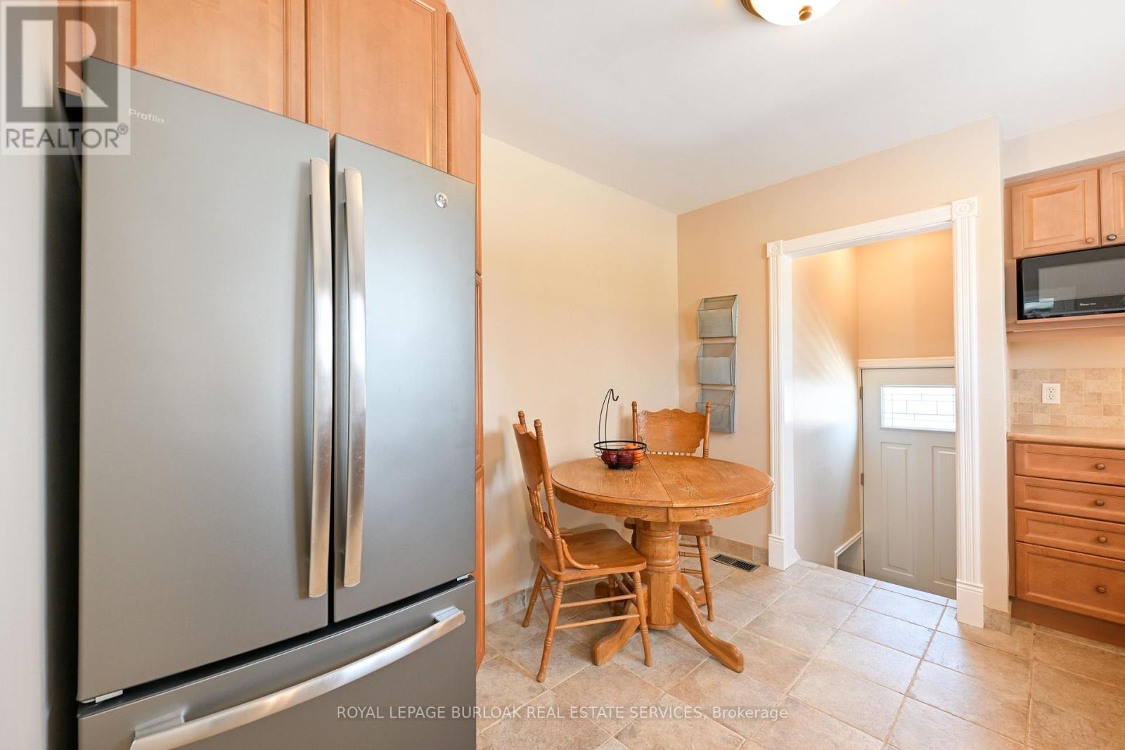 419 Hampton Heath Road, Burlington (Appleby), Ontario  L7L 4R3 - Photo 10 - W12209924