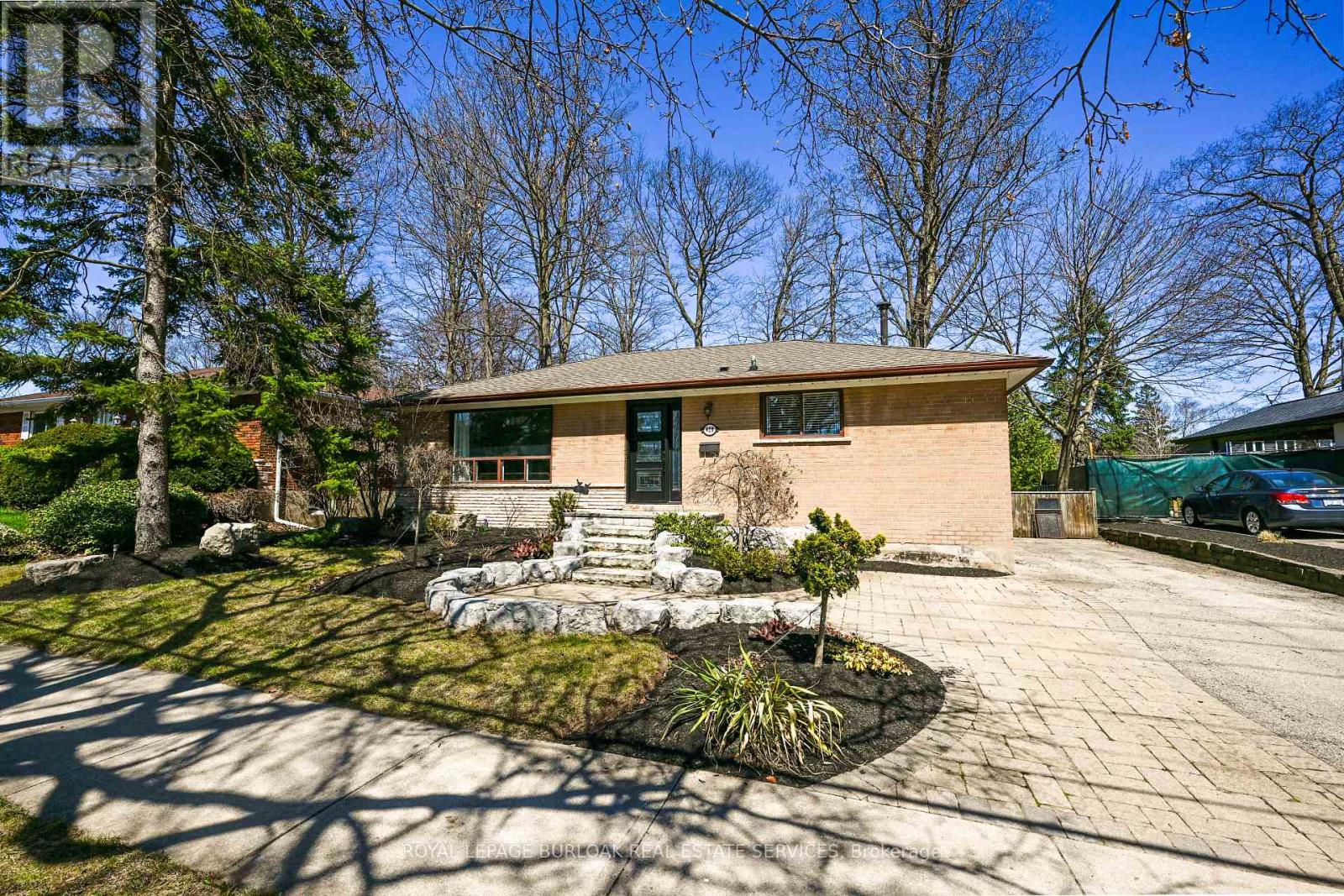 419 Hampton Heath Road, Burlington (Appleby), Ontario  L7L 4R3 - Photo 2 - W12209924