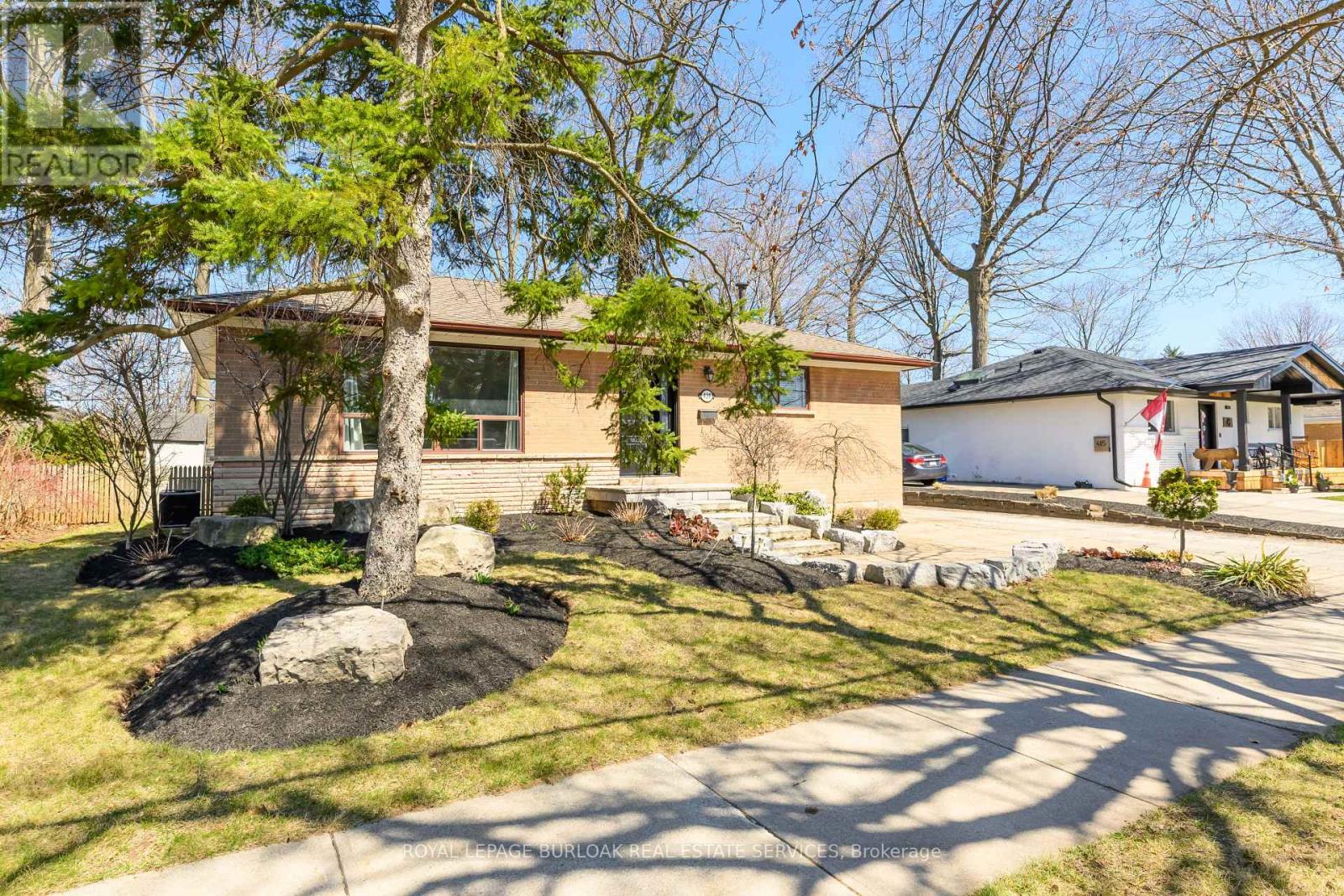 419 Hampton Heath Road, Burlington (Appleby), Ontario  L7L 4R3 - Photo 3 - W12209924