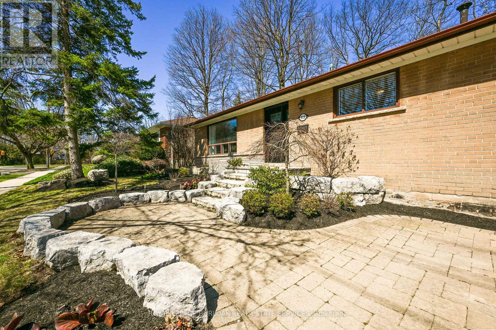 419 Hampton Heath Road, Burlington (Appleby), Ontario  L7L 4R3 - Photo 5 - W12209924
