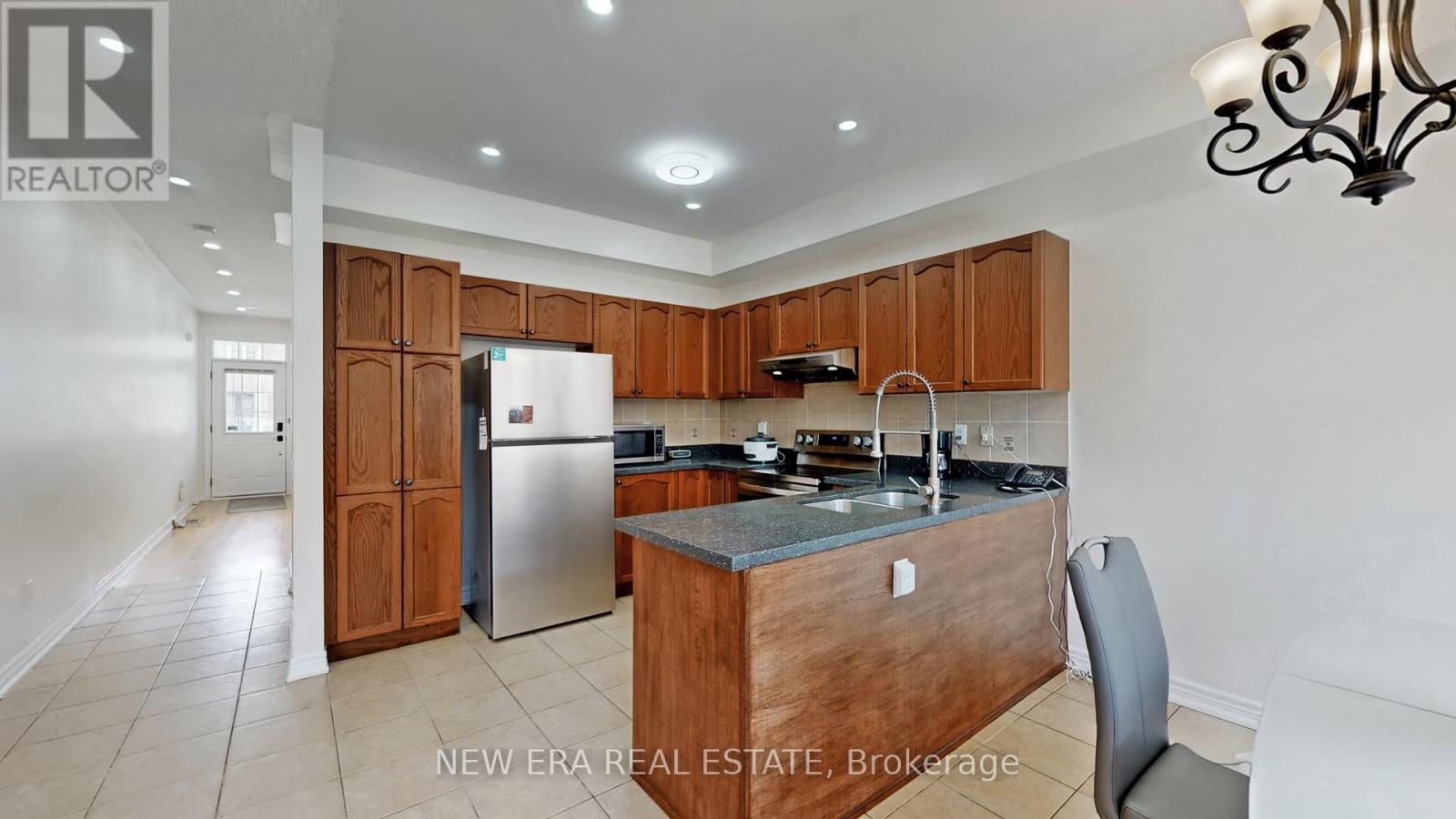 26 Openbay Gardens, Brampton (Sandringham-Wellington), Ontario  L6R 0V4 - Photo 12 - W12209932