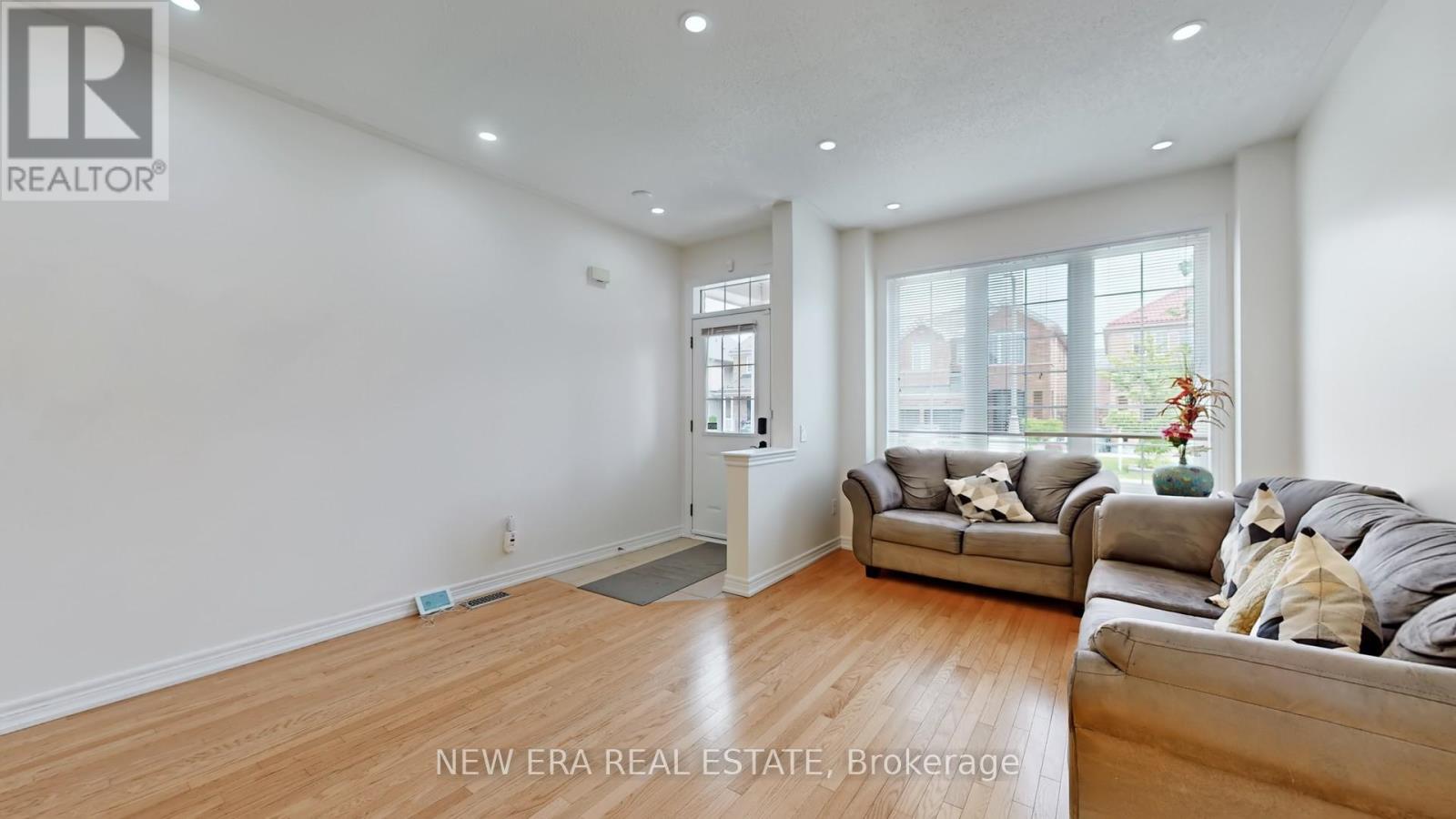 26 Openbay Gardens, Brampton (Sandringham-Wellington), Ontario  L6R 0V4 - Photo 4 - W12209932