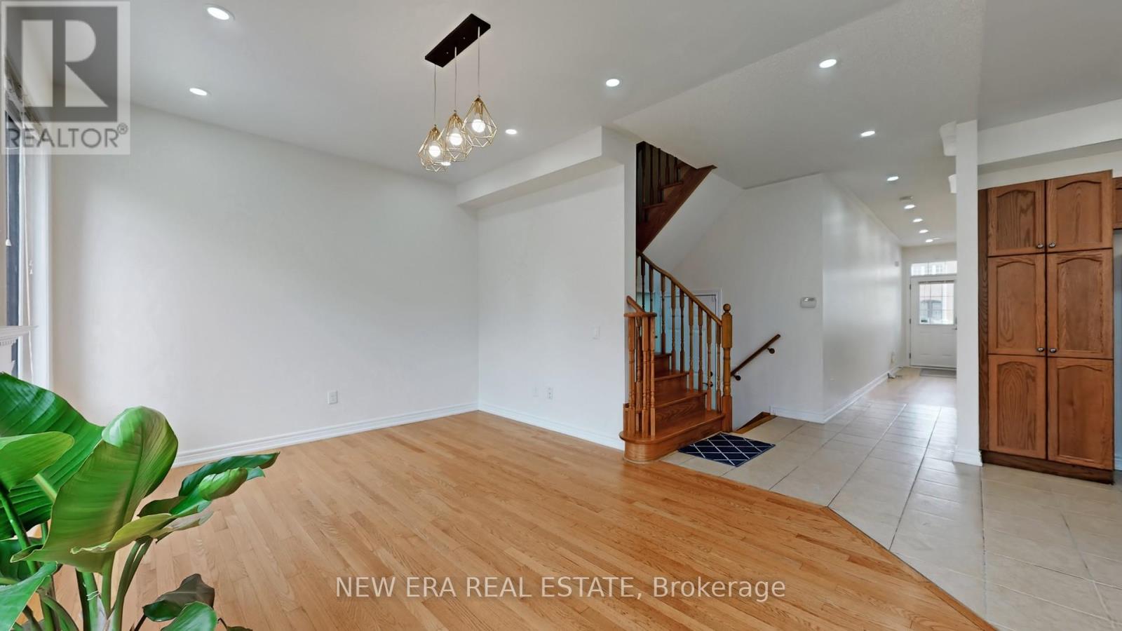 26 Openbay Gardens, Brampton (Sandringham-Wellington), Ontario  L6R 0V4 - Photo 8 - W12209932