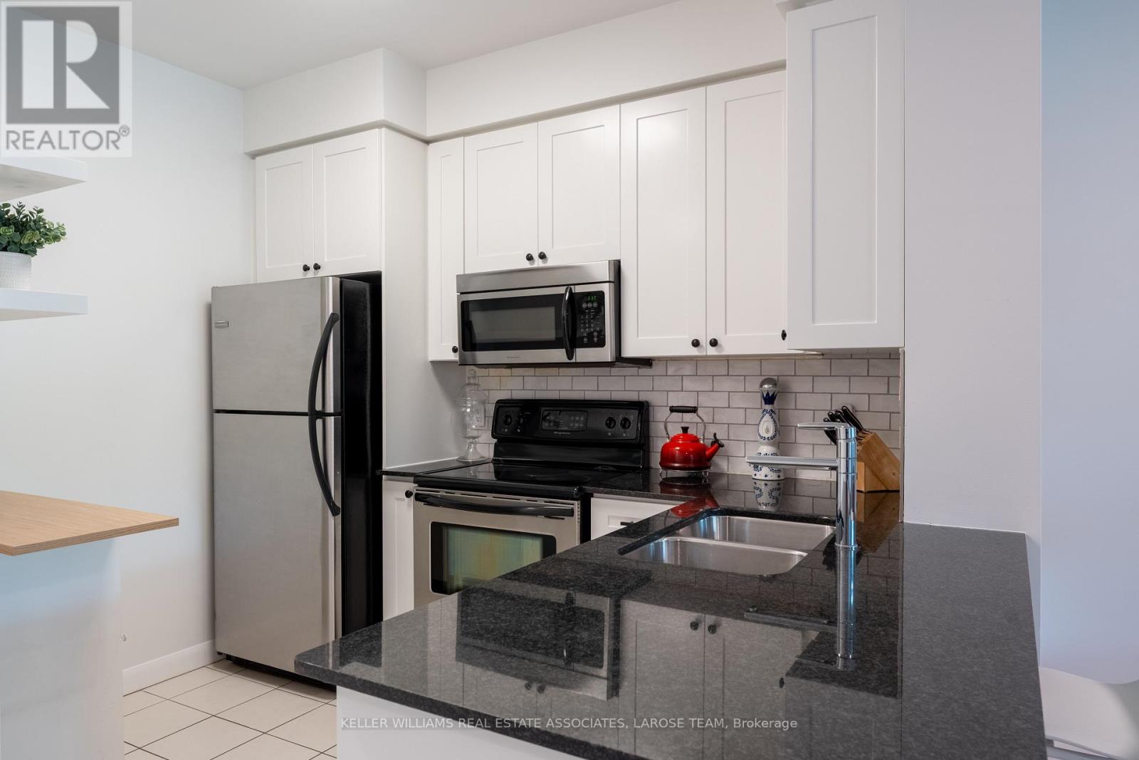 102 - 225 Sherway Gardens Road, Toronto (Islington-City Centre West), Ontario  M9C 0A3 - Photo 5 - W12209965