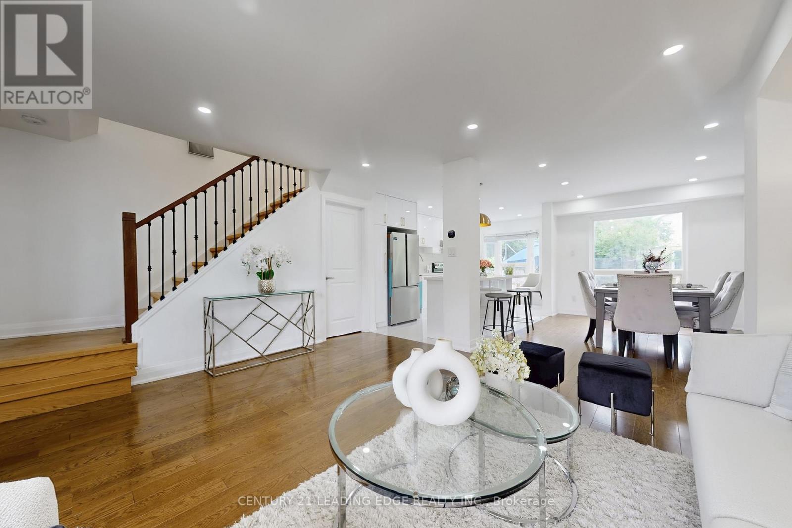 27 Moorehouse Drive, Toronto (Milliken), Ontario  M1V 2E2 - Photo 8 - E12209621