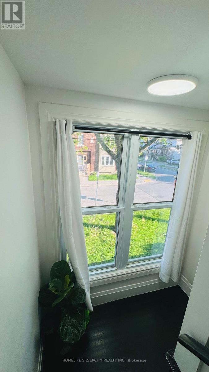 388 Gladstone Avenue, Windsor, Ontario  N9A 2P7 - Photo 17 - X12209854