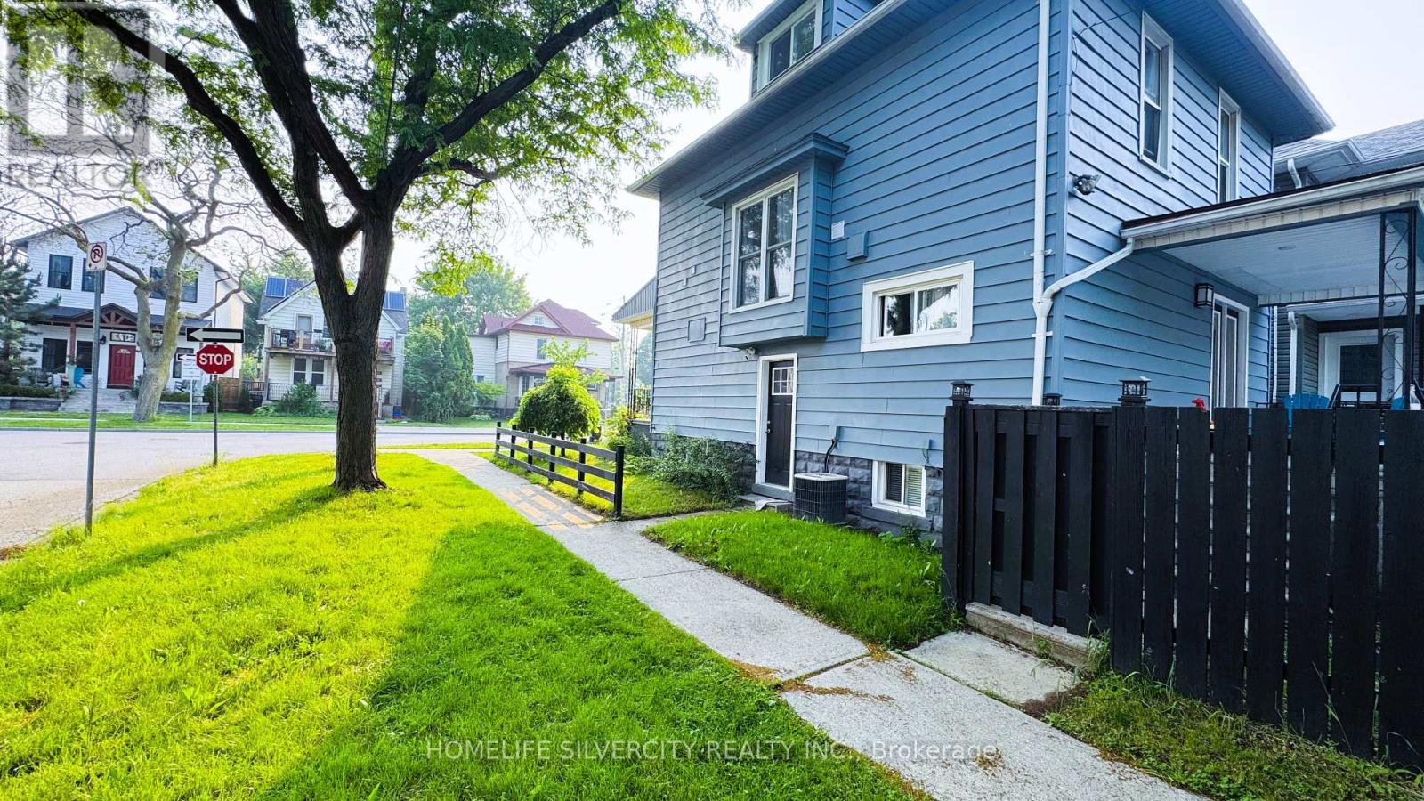 388 Gladstone Avenue, Windsor, Ontario  N9A 2P7 - Photo 3 - X12209854
