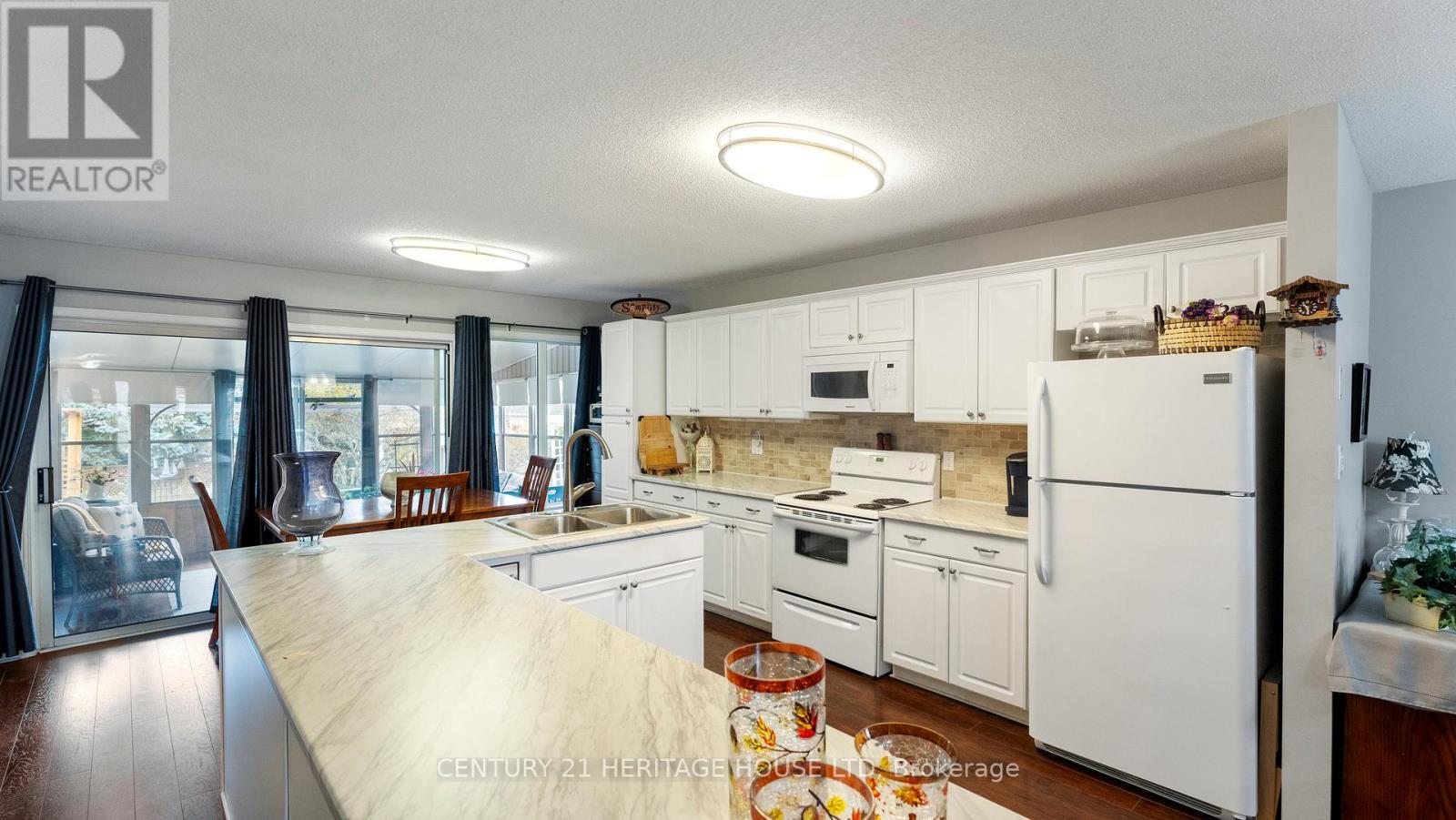21 Long Point Boulevard, Haldimand, Ontario  N0E 1M0 - Photo 14 - X12209900