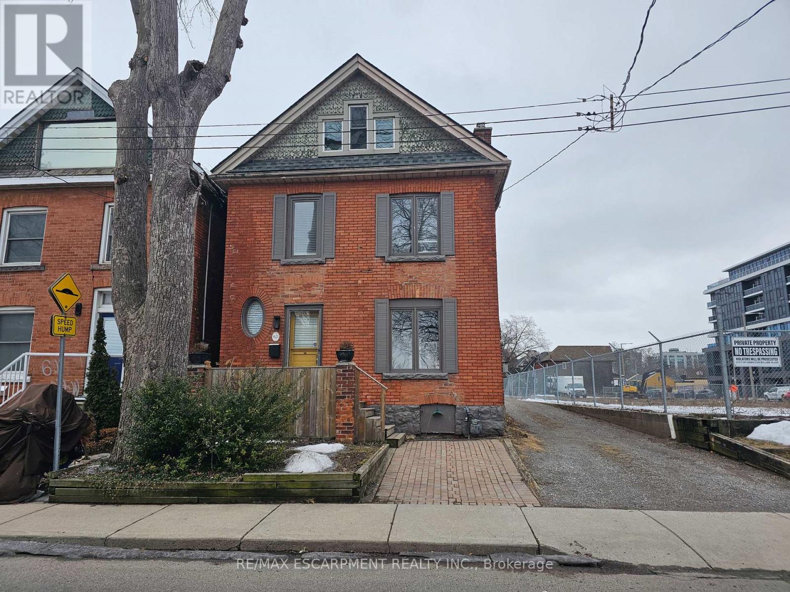 63 New Street, Hamilton (Strathcona), Ontario  L8P 4J7 - Photo 1 - X12209912