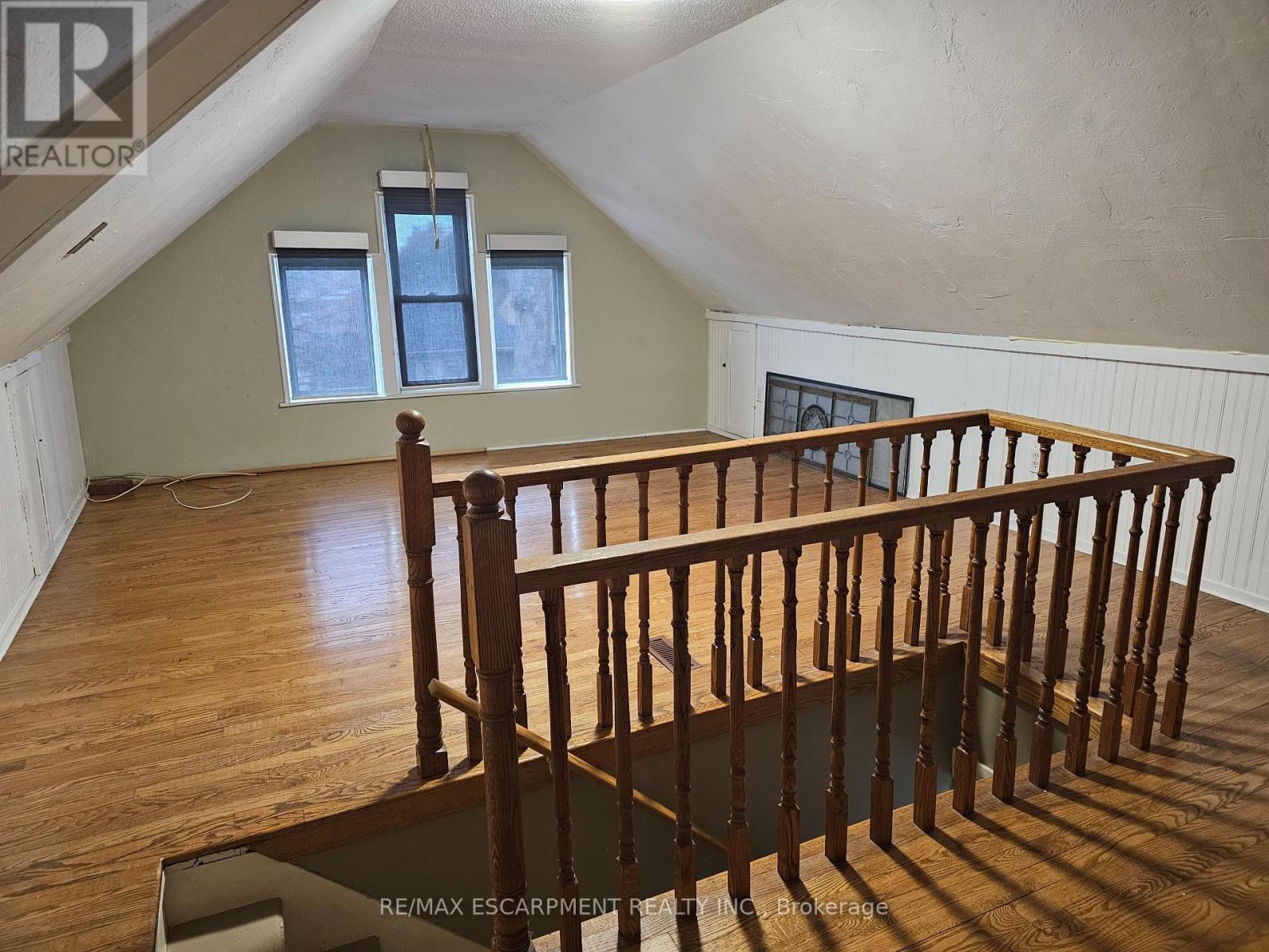 63 New Street, Hamilton (Strathcona), Ontario  L8P 4J7 - Photo 11 - X12209912