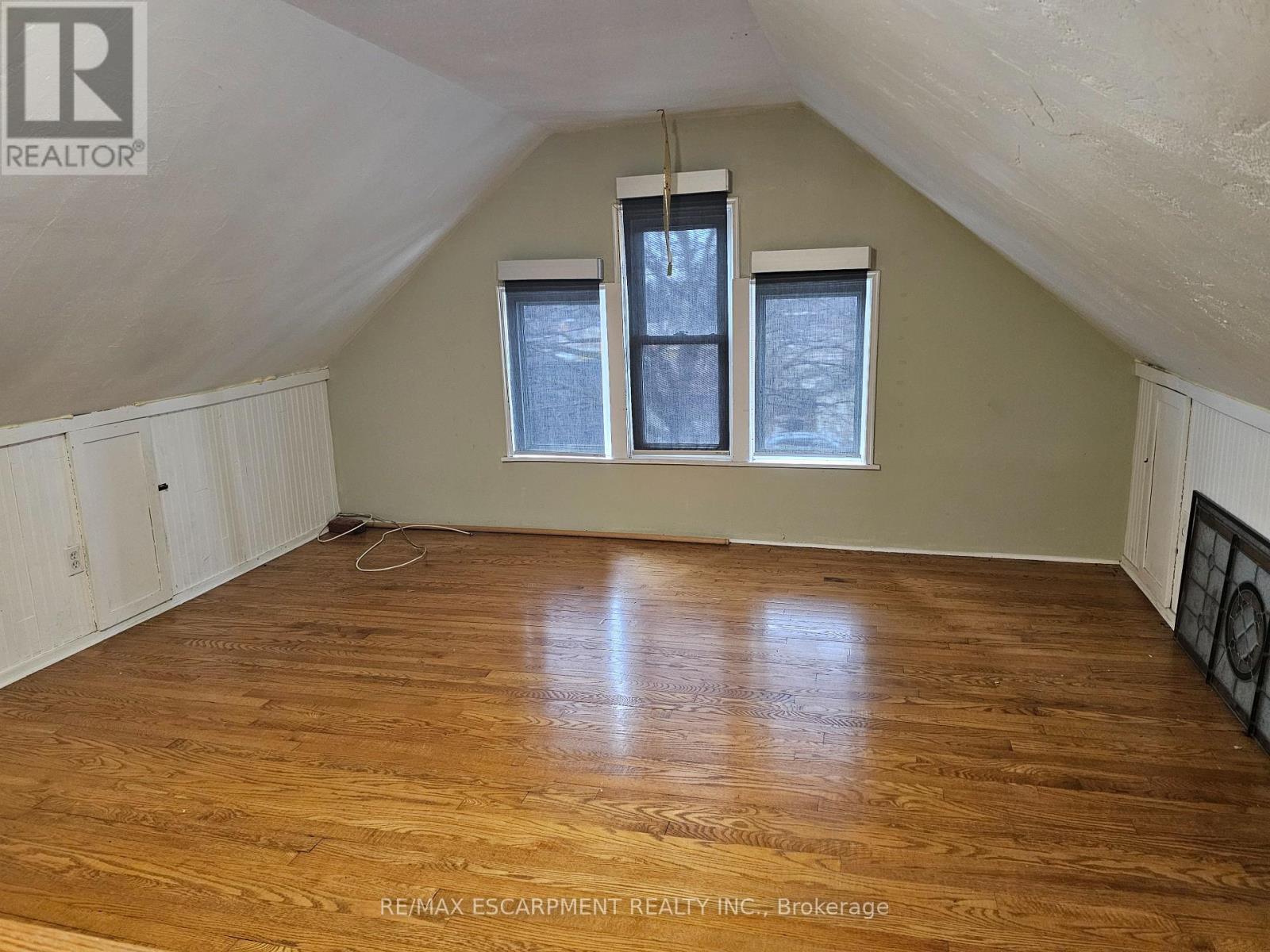 63 New Street, Hamilton (Strathcona), Ontario  L8P 4J7 - Photo 13 - X12209912