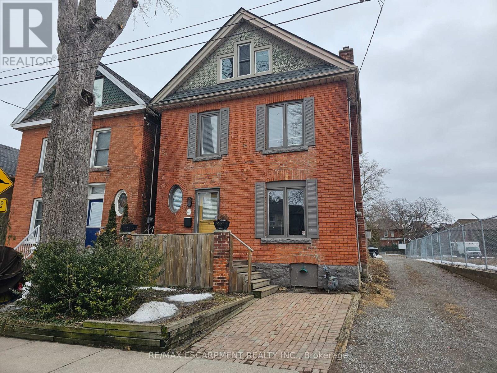 63 New Street, Hamilton (Strathcona), Ontario  L8P 4J7 - Photo 2 - X12209912
