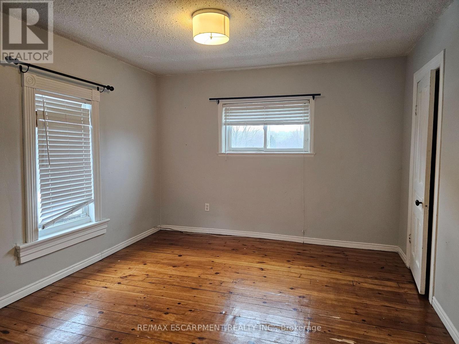 63 New Street, Hamilton (Strathcona), Ontario  L8P 4J7 - Photo 9 - X12209912