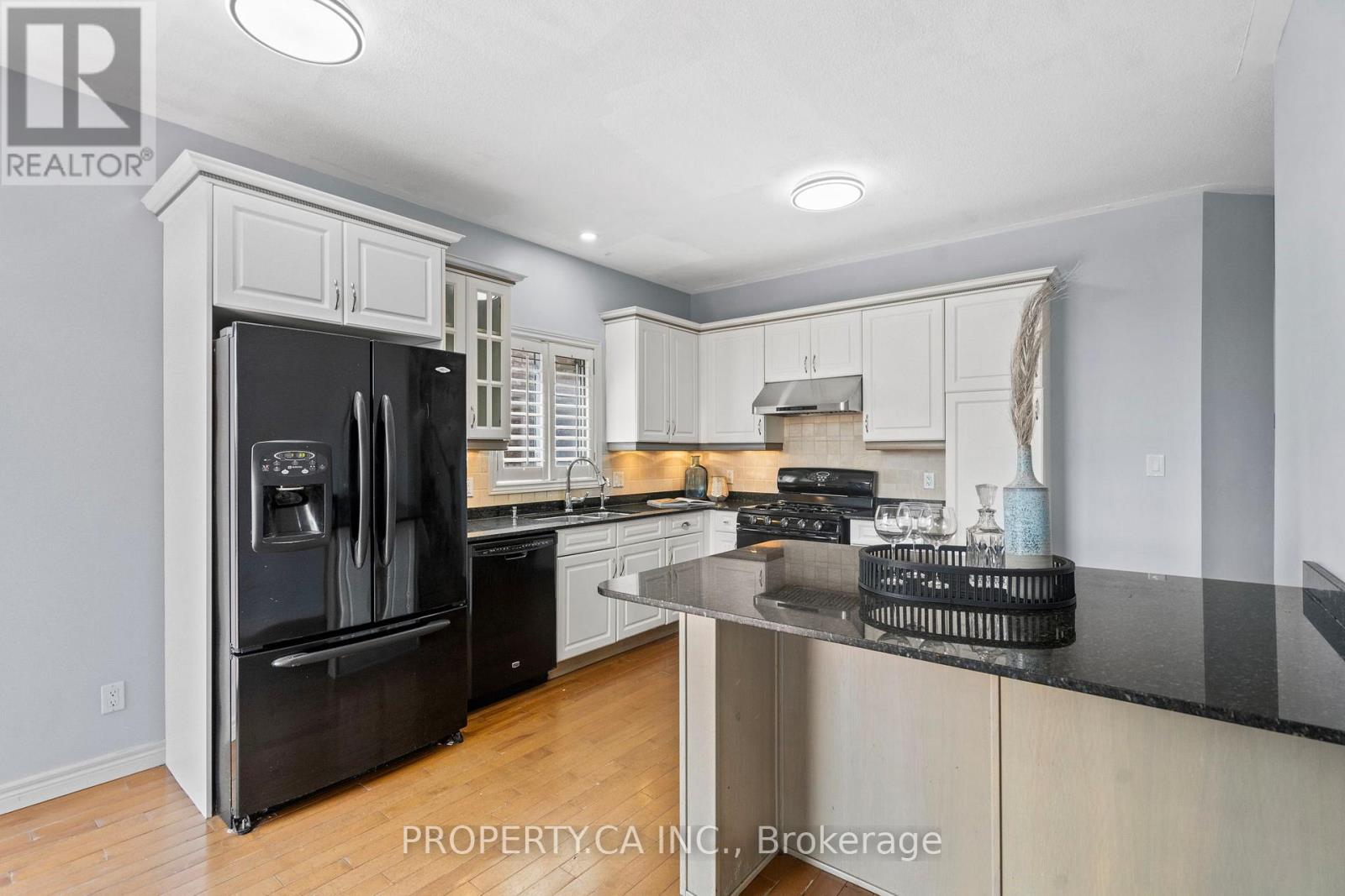 753 Klosters Drive, Waterloo, Ontario  N2V 2V5 - Photo 11 - X12209933