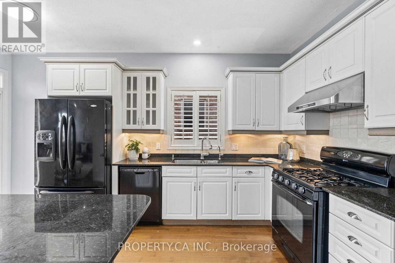 753 Klosters Drive, Waterloo, Ontario  N2V 2V5 - Photo 13 - X12209933