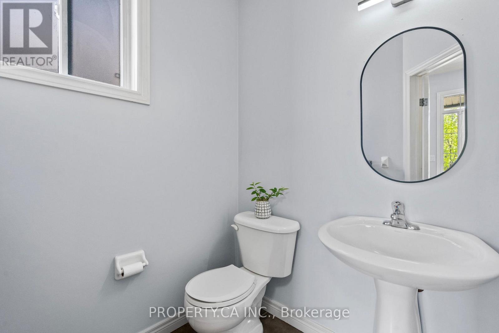 753 Klosters Drive, Waterloo, Ontario  N2V 2V5 - Photo 16 - X12209933