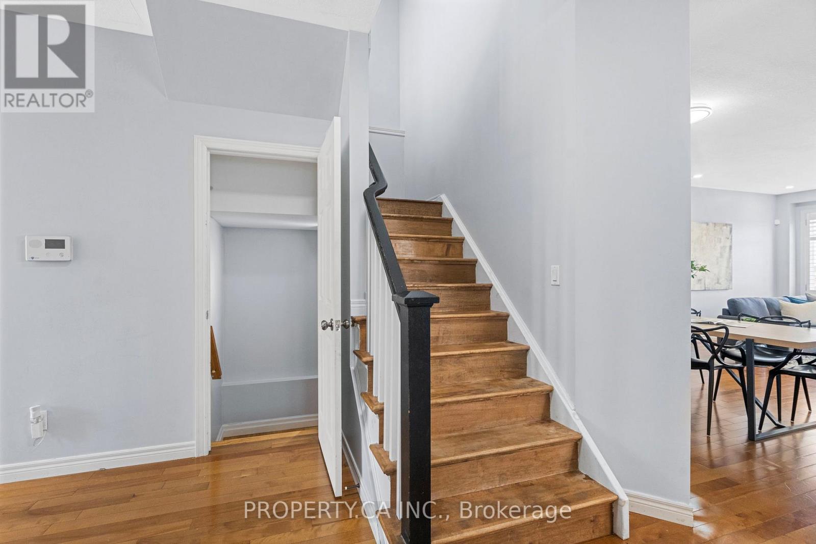 753 Klosters Drive, Waterloo, Ontario  N2V 2V5 - Photo 4 - X12209933