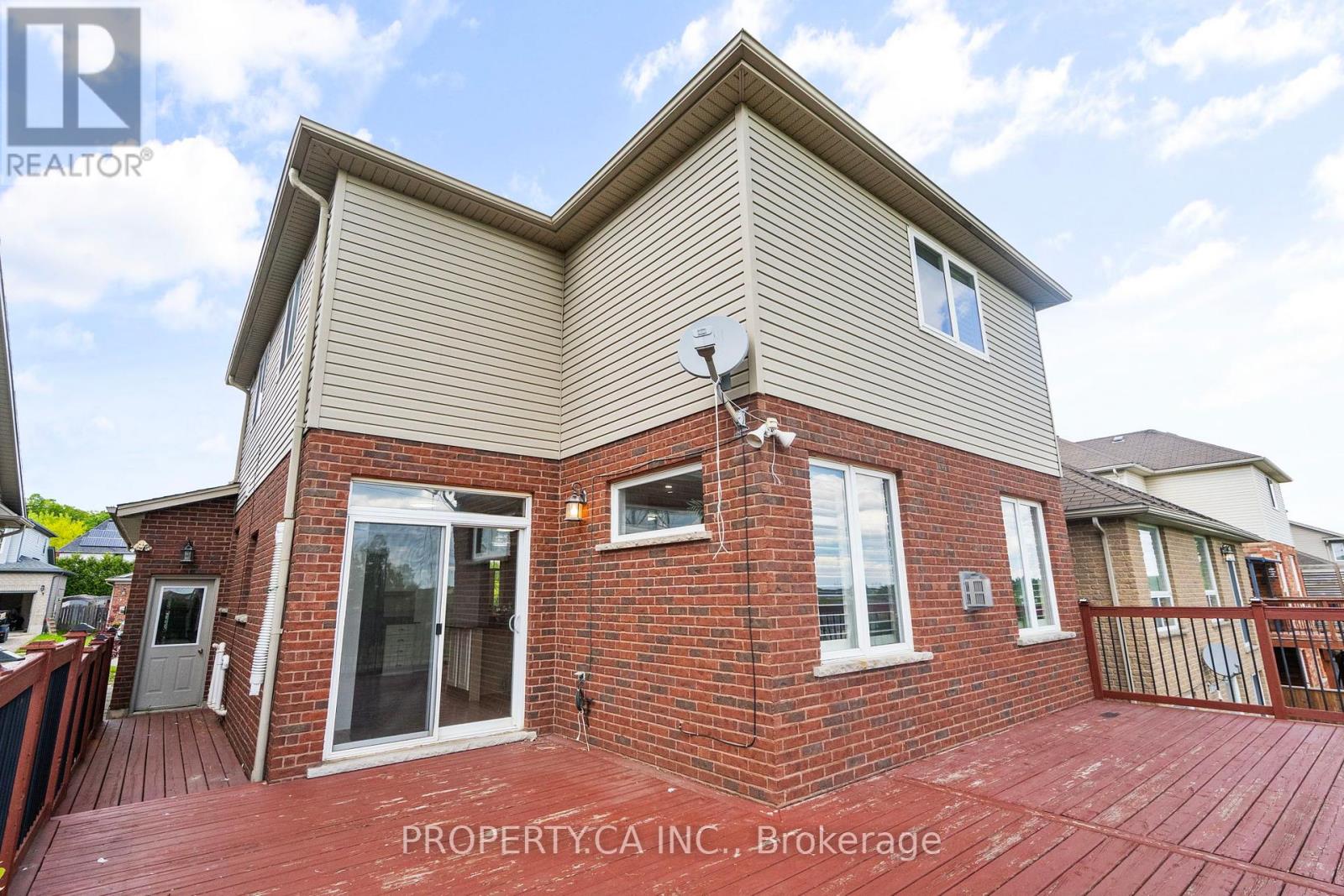 753 Klosters Drive, Waterloo, Ontario  N2V 2V5 - Photo 41 - X12209933