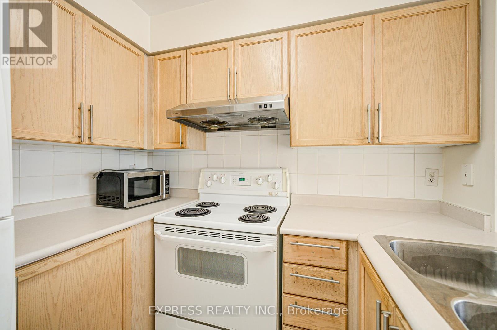1501 - 28 Empress Avenue, Toronto, Ontario  M2N 6Z7 - Photo 9 - C12075961