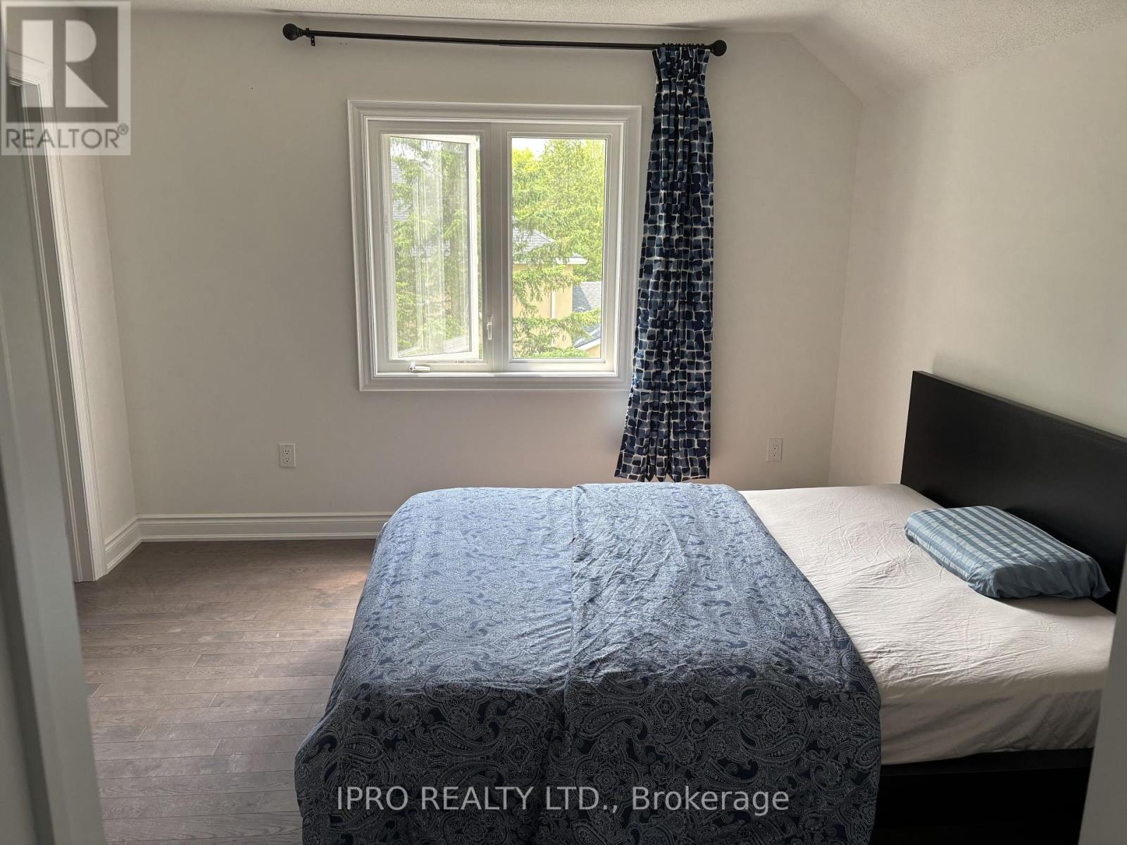 Main & 2nd Flr - 20 62nd Street S, Wasaga Beach, Ontario  L9Z 1V5 - Photo 7 - S12209787