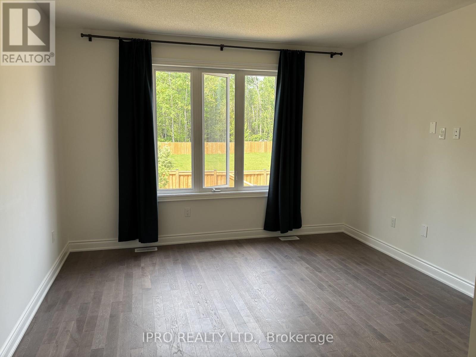 Main & 2nd Flr - 20 62nd Street S, Wasaga Beach, Ontario  L9Z 1V5 - Photo 10 - S12209787