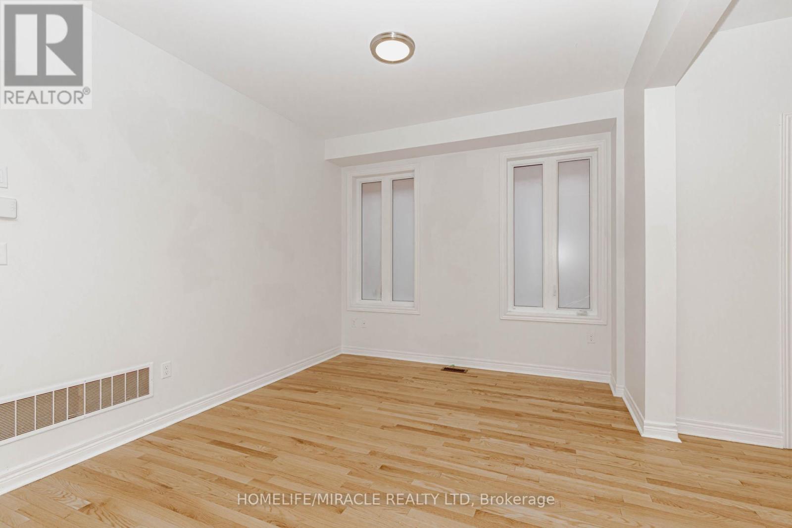 1015 Job Crescent, Milton (Ha Harrison), Ontario  L9T 7V1 - Photo 11 - W12209556