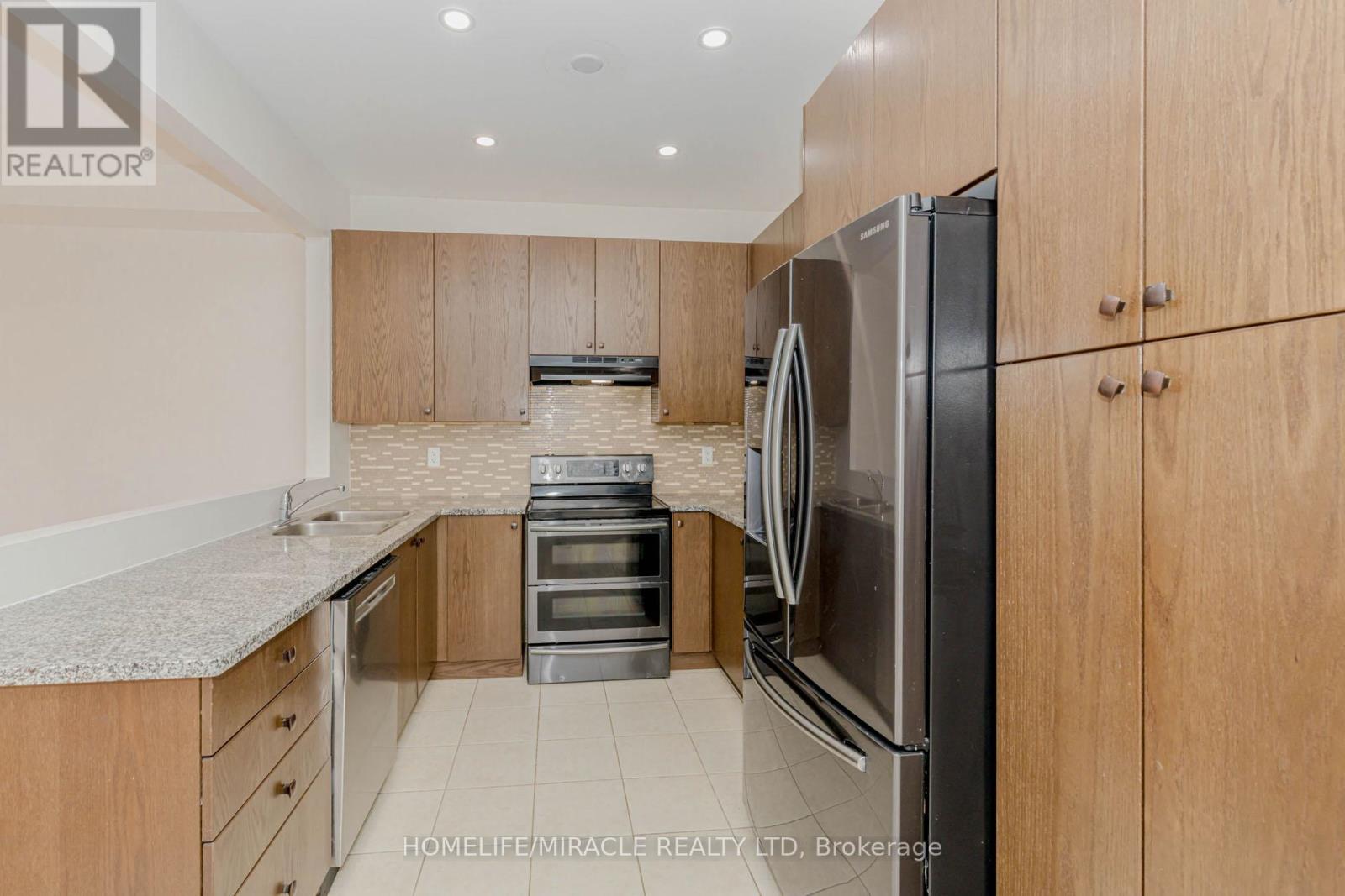 1015 Job Crescent, Milton (Ha Harrison), Ontario  L9T 7V1 - Photo 16 - W12209556