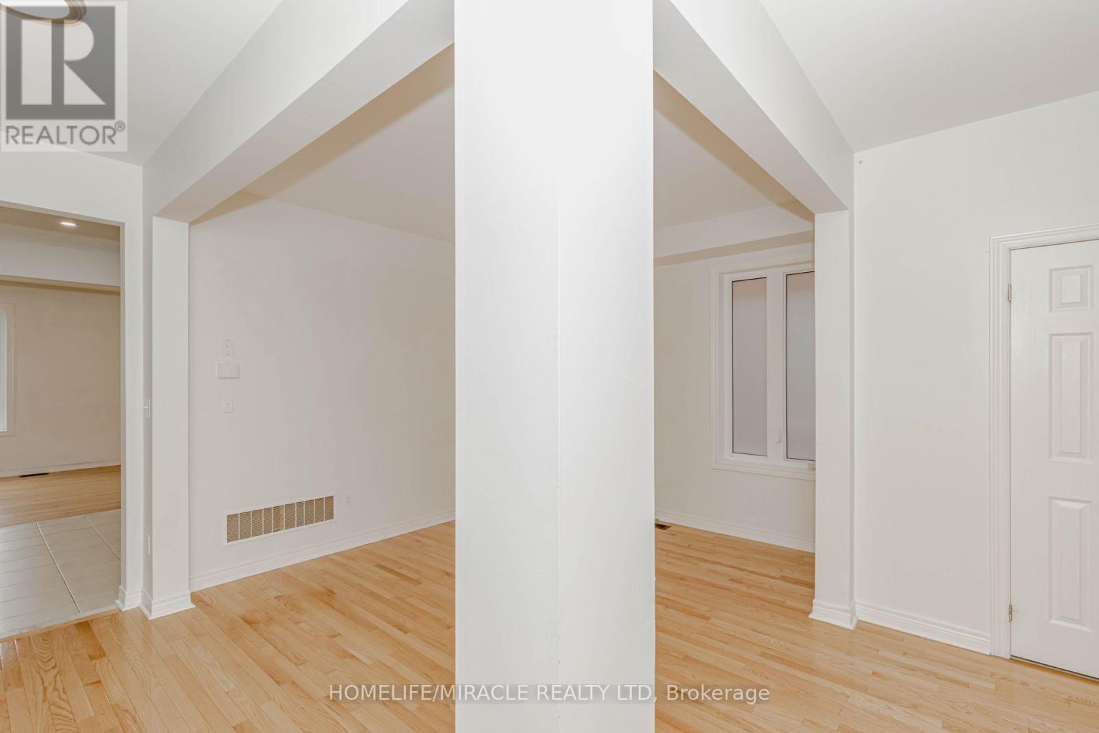 1015 Job Crescent, Milton (Ha Harrison), Ontario  L9T 7V1 - Photo 10 - W12209556