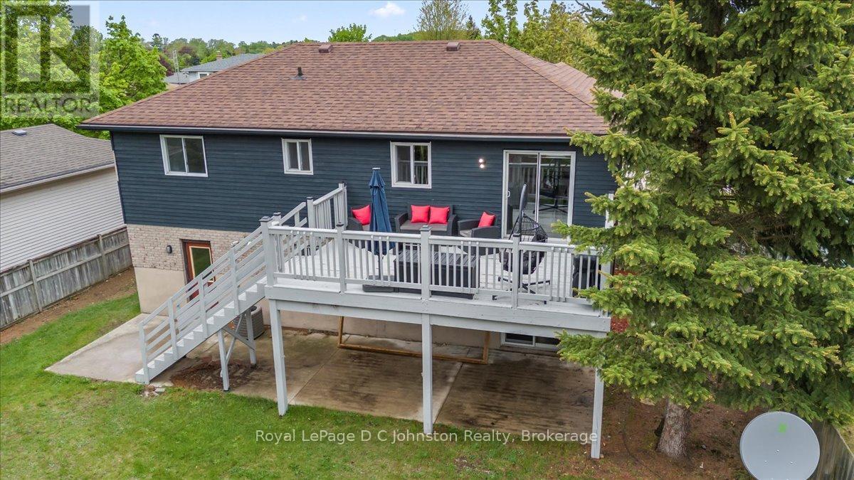 812 Bradford Street, Saugeen Shores, Ontario  N0H 2C4 - Photo 4 - X12158789