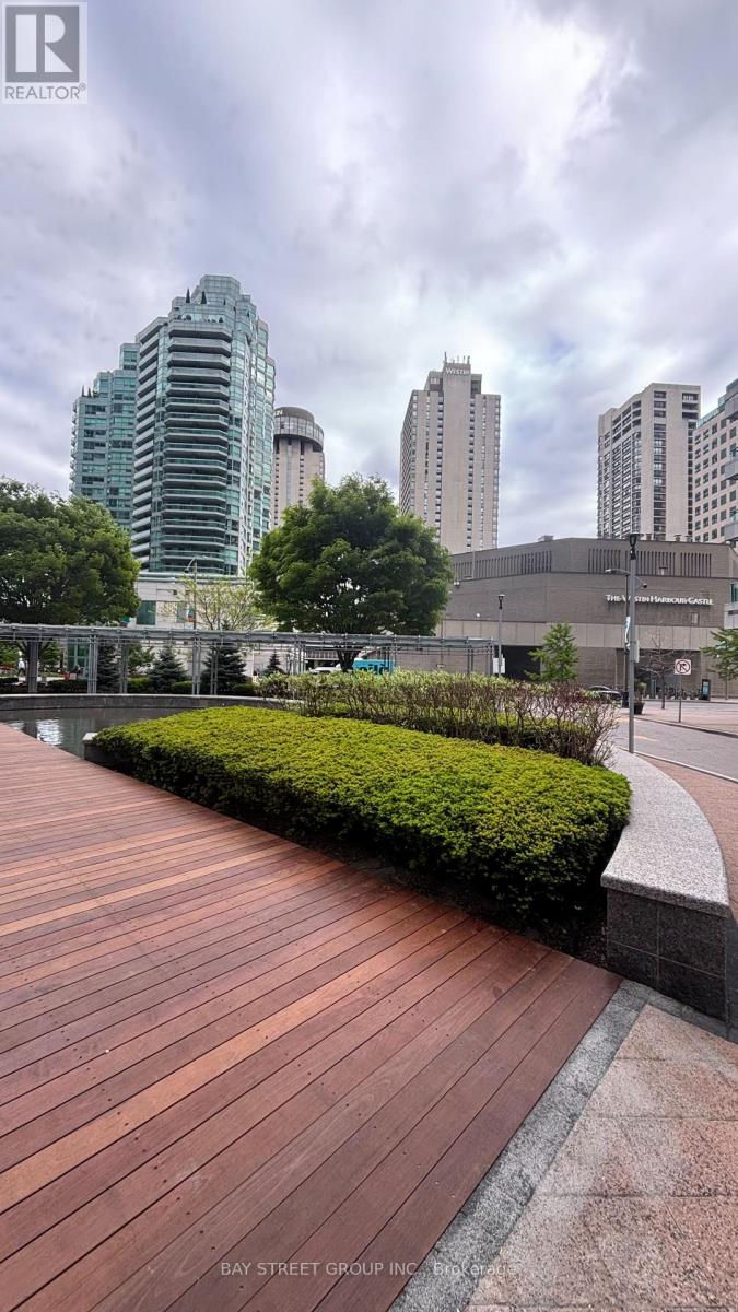 1002 - 33 Bay Street, Toronto, Ontario  M5J 2Z3 - Photo 16 - C12184579