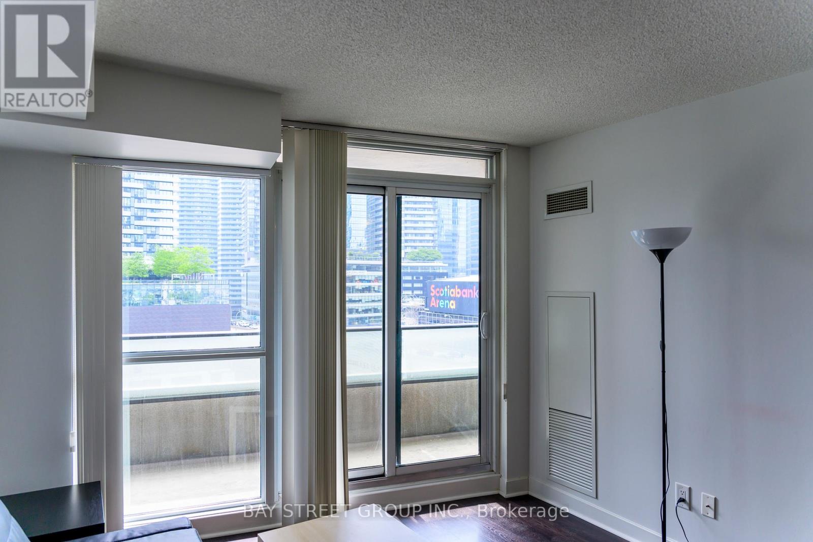 1002 - 33 Bay Street, Toronto, Ontario  M5J 2Z3 - Photo 9 - C12184579