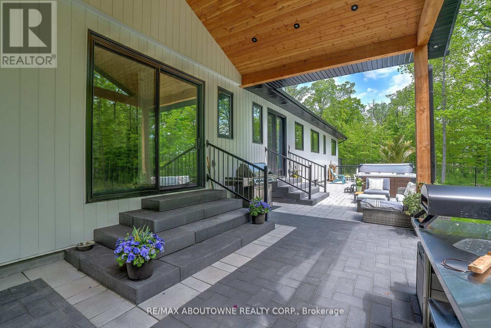 295 Allen Road, Grimsby, Ontario  L3M 4E7 - Photo 32 - X12069658