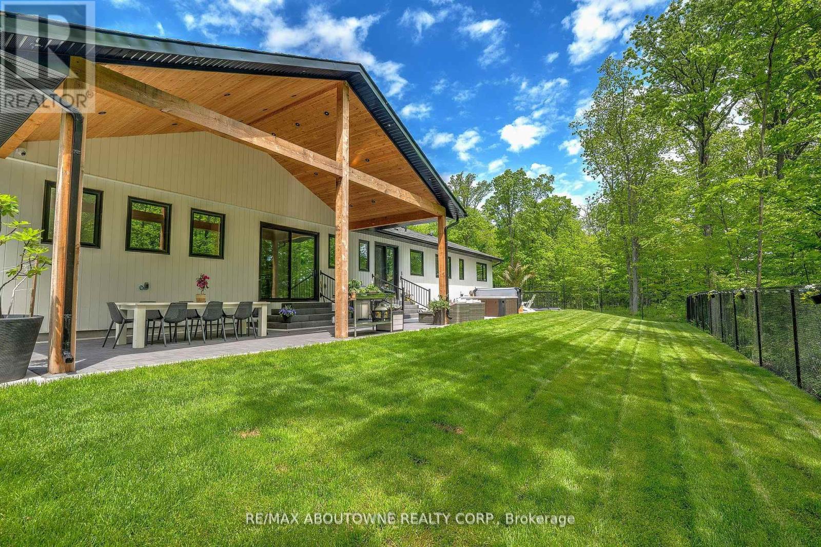 295 Allen Road, Grimsby, Ontario  L3M 4E7 - Photo 35 - X12069658