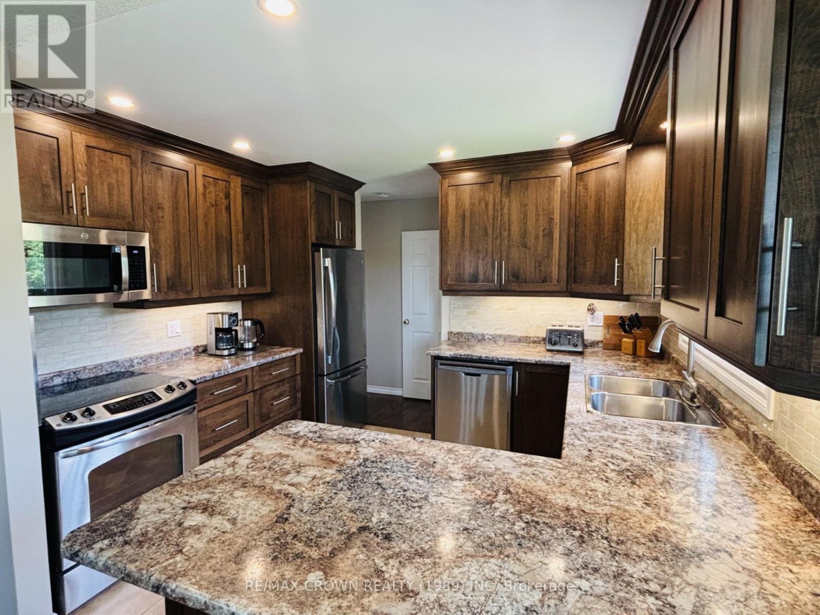 52 Hellen Avenue, Timmins (Sp - Main Area), Ontario  P0N 1H0 - Photo 11 - T12210245