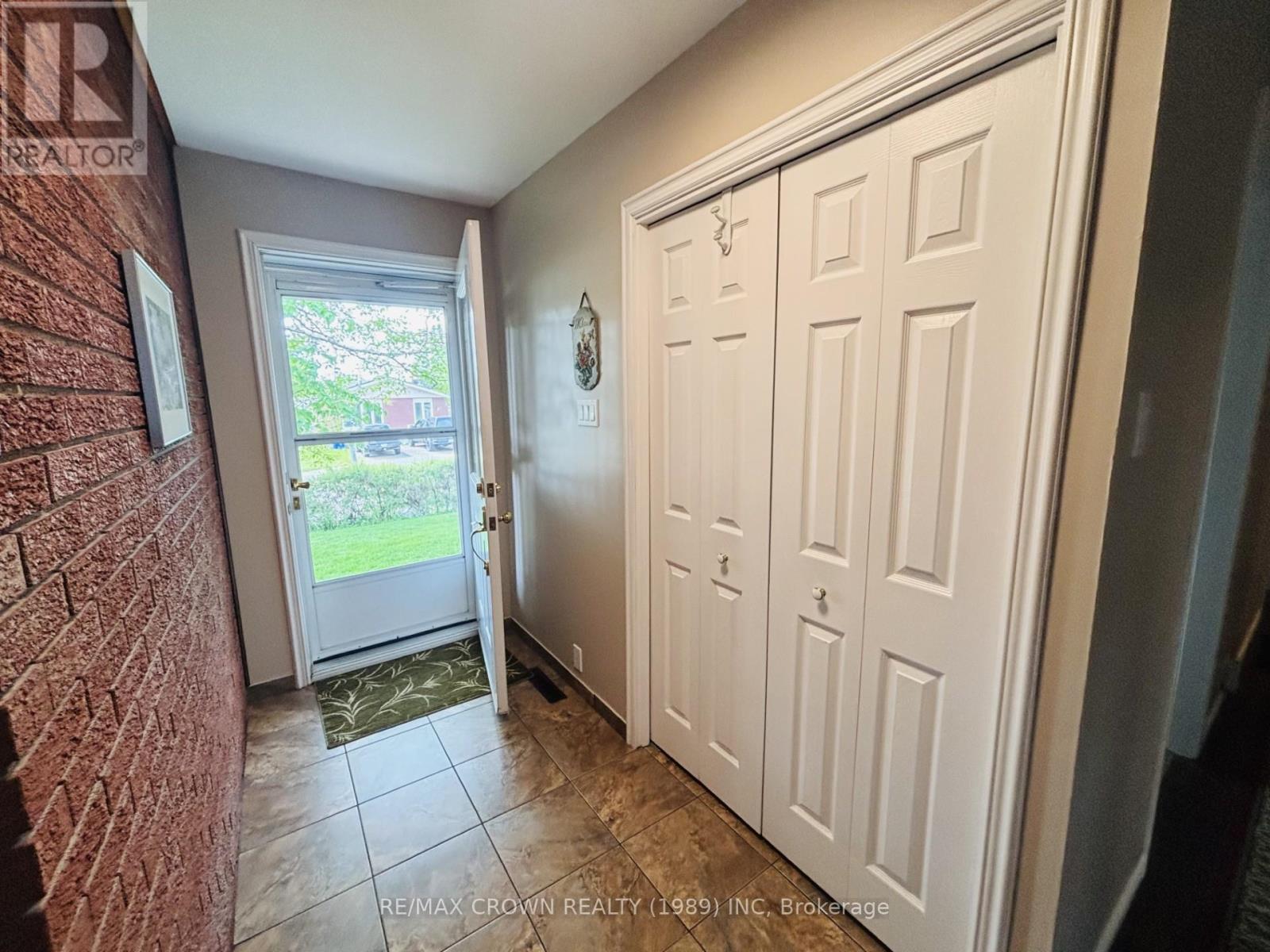 52 Hellen Avenue, Timmins (Sp - Main Area), Ontario  P0N 1H0 - Photo 4 - T12210245