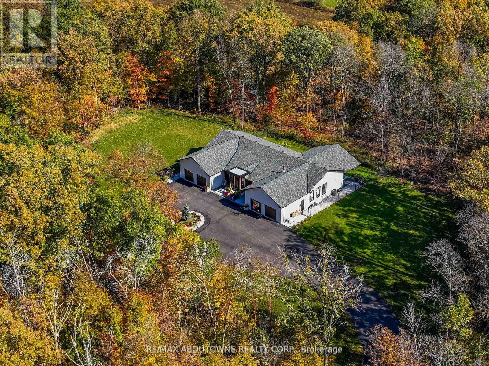 295 Allen Road, Grimsby, Ontario  L3M 4E7 - Photo 4 - X12069658