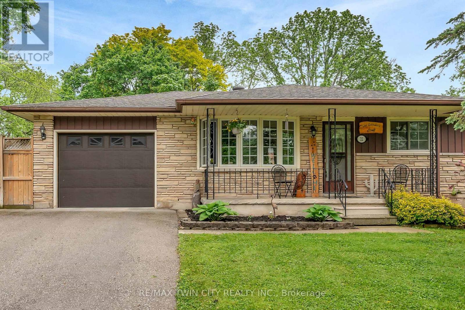 22 Victoria Street, North Dumfries, Ontario  N0B 1L0 - Photo 1 - X12023146